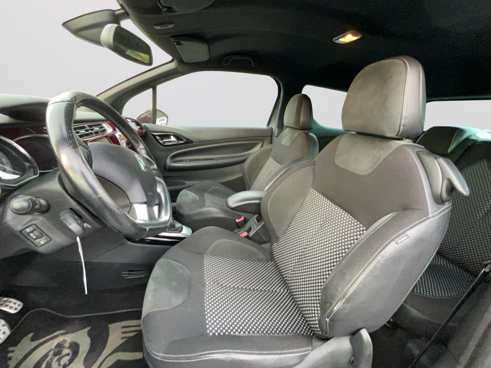 DS AUTOMOBILES DS3 1.6 THP Sport Chic-image-9