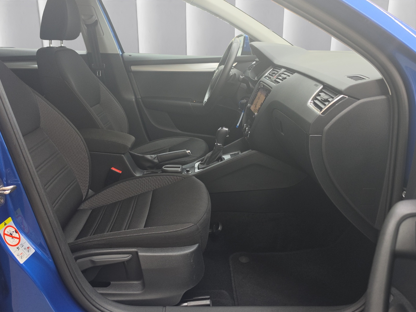 SKODA Octavia Combi 2.0 TSI Ambition 4x4 DSG-image-11