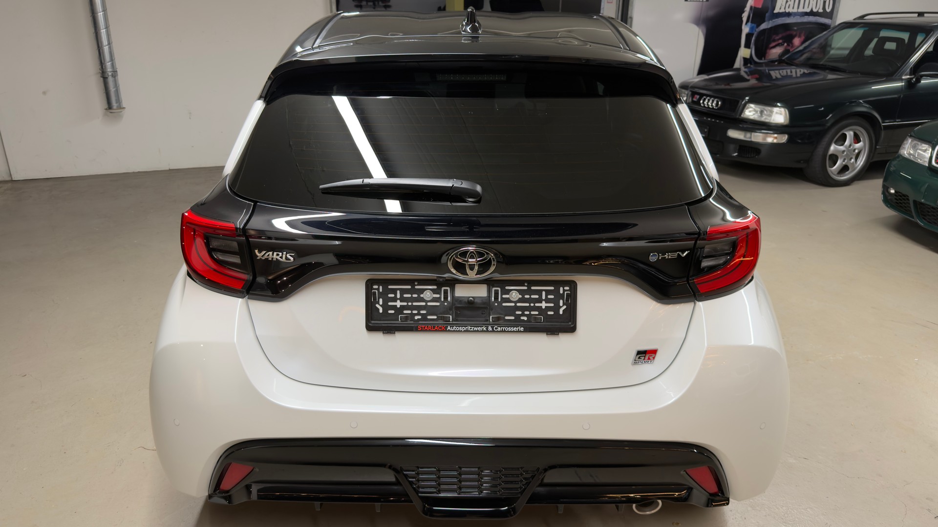 TOYOTA Yaris 1.5 GR Sport e-CVT-showroom-element-3
