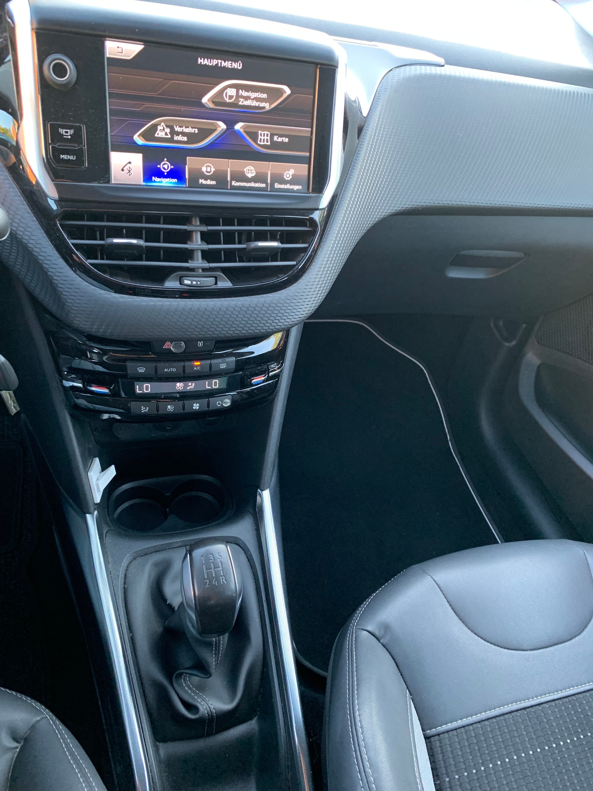 PEUGEOT 2008 1.6 VTI Allure-image-9