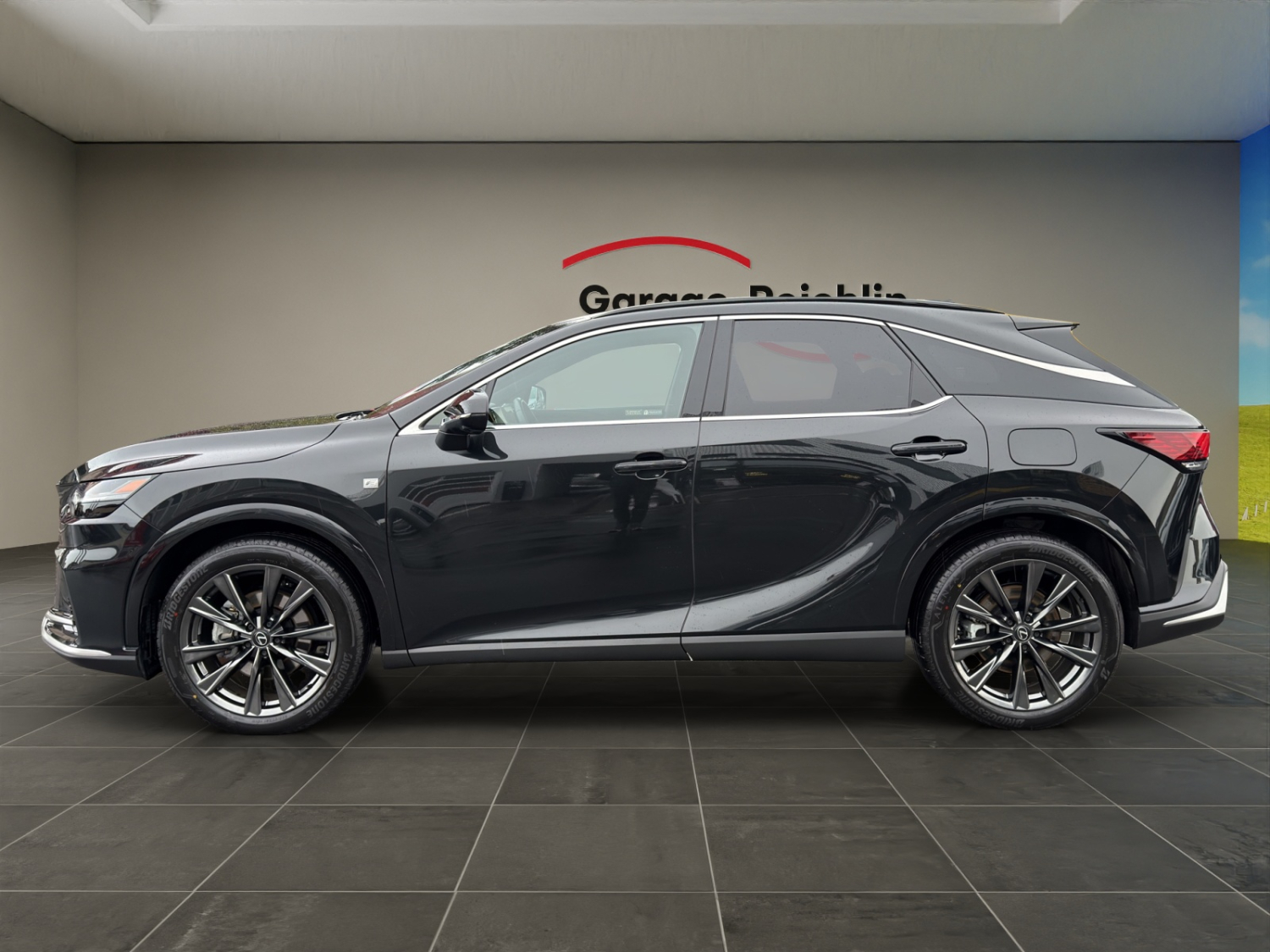 LEXUS RX 350h F-Line-showroom-element-1