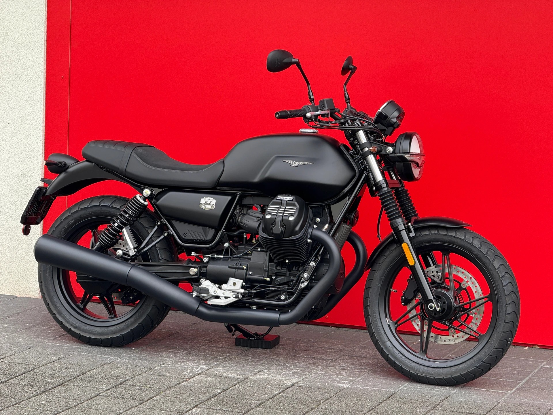MOTO GUZZI V7 IV 850 Stone (35kW)-image-3