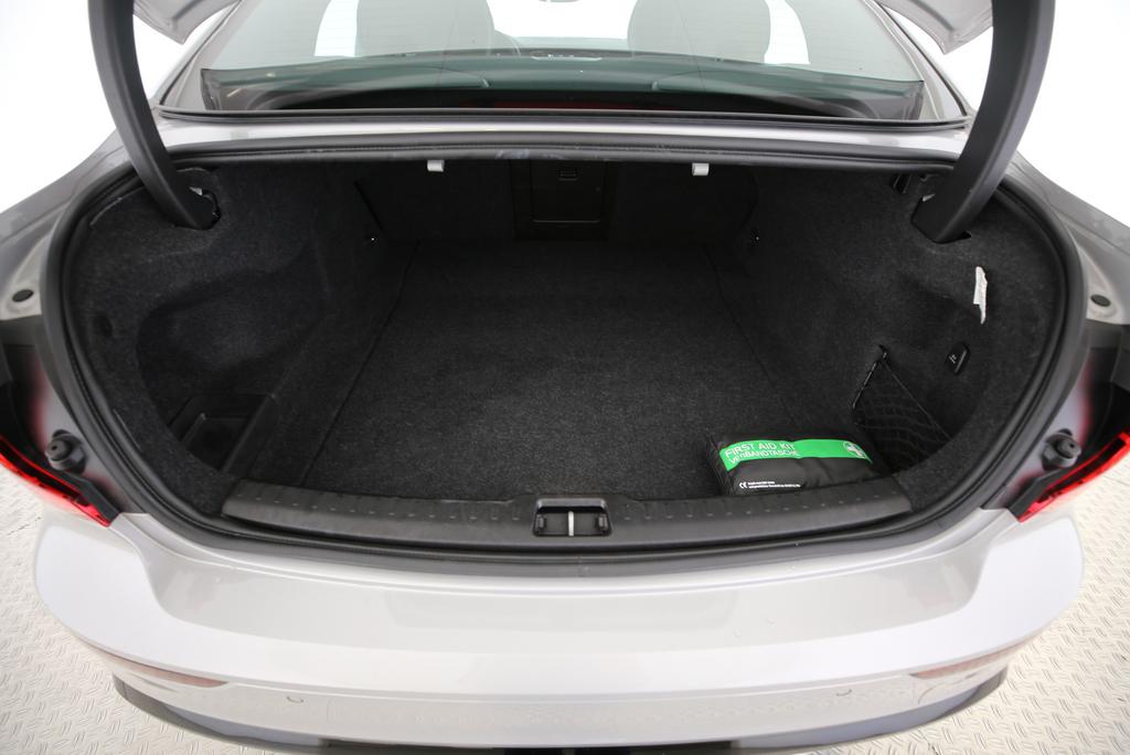 VOLVO S60 2.0 B5 MH Ultimate Dark AWD-image-14