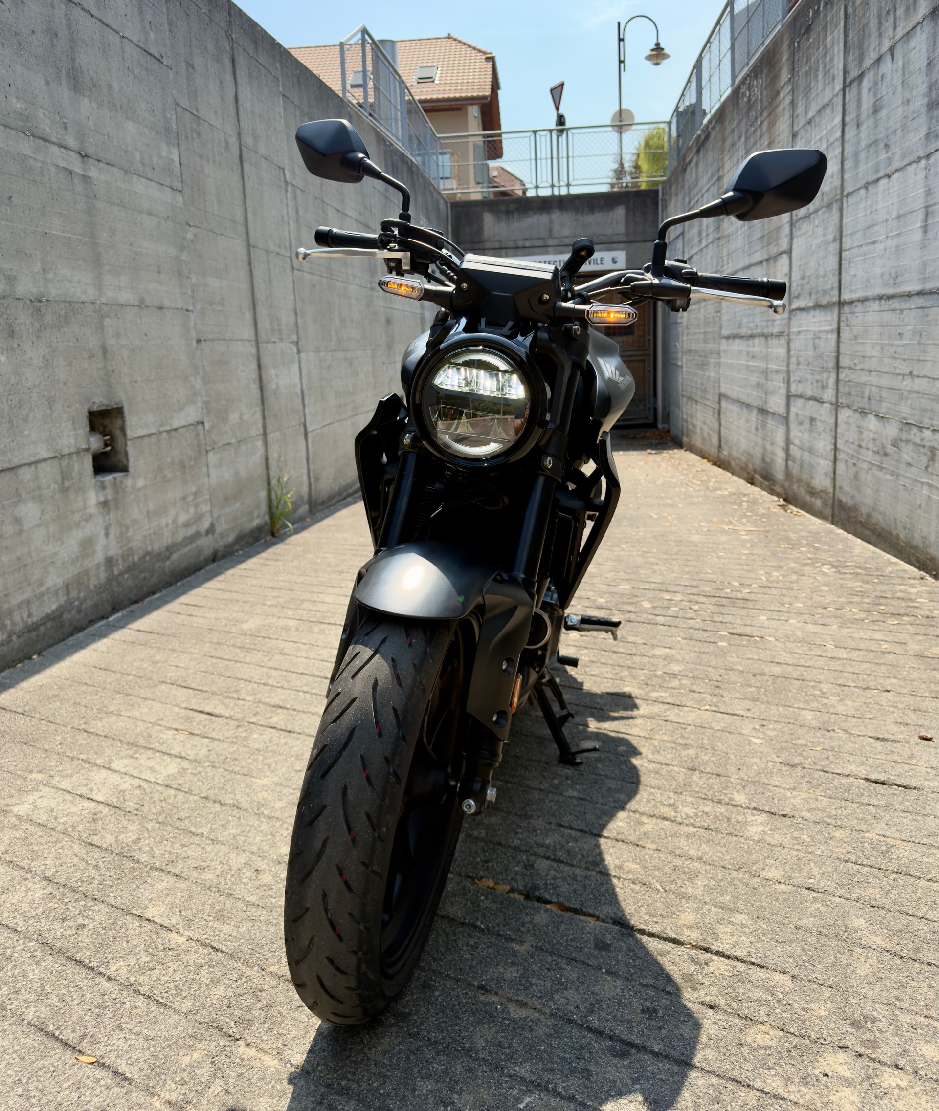 HONDA CB 300 R-image-0