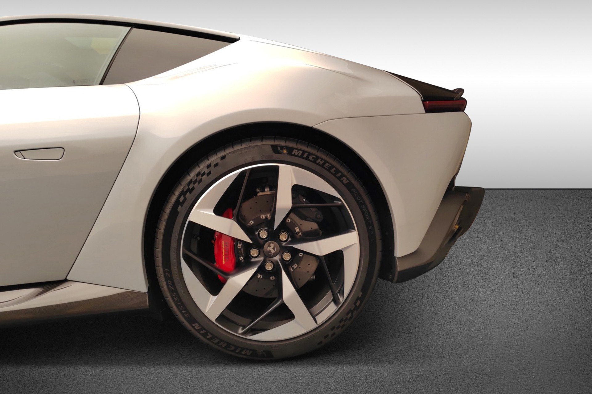 FERRARI 12 Cilindri-image-9