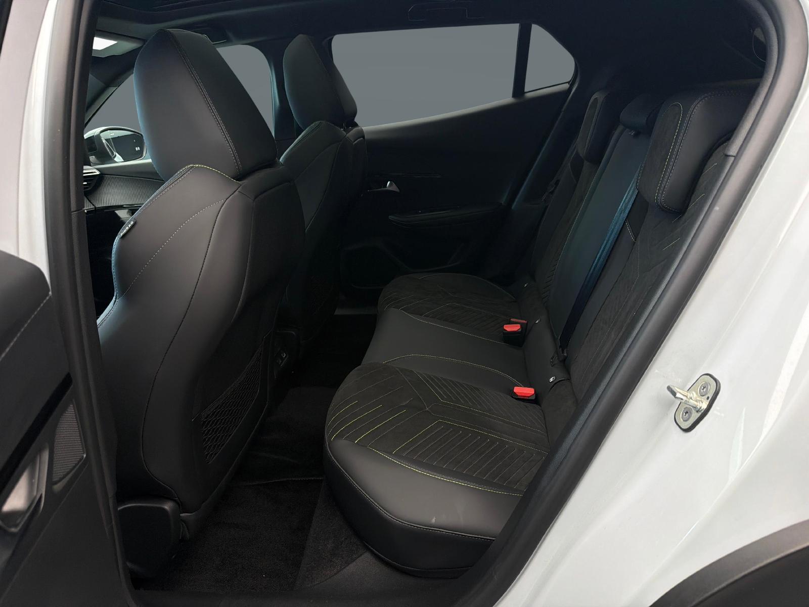 PEUGEOT 2008 e-GT-image-12