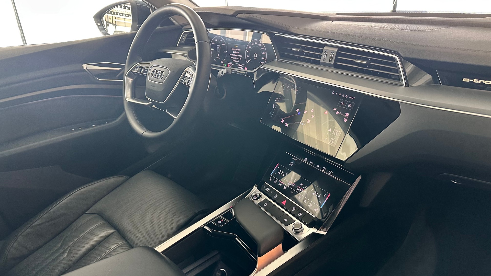 AUDI e-tron 50 Advanced quattro-showroom-element-2