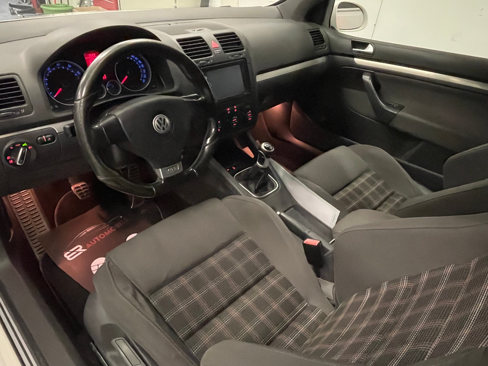VW Golf 2.0 TFSI GTI-image-12