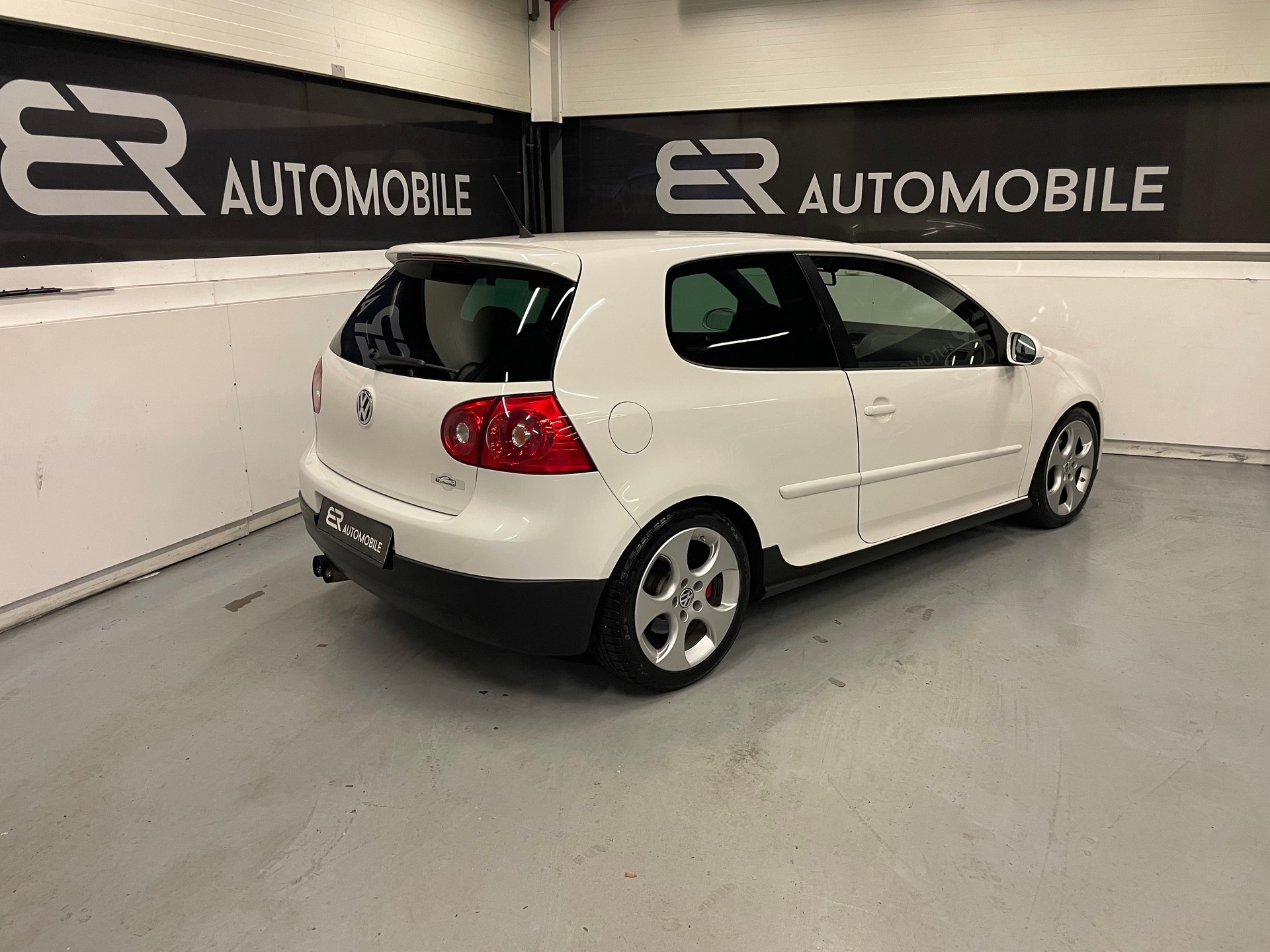 VW Golf 2.0 TFSI GTI-image-2