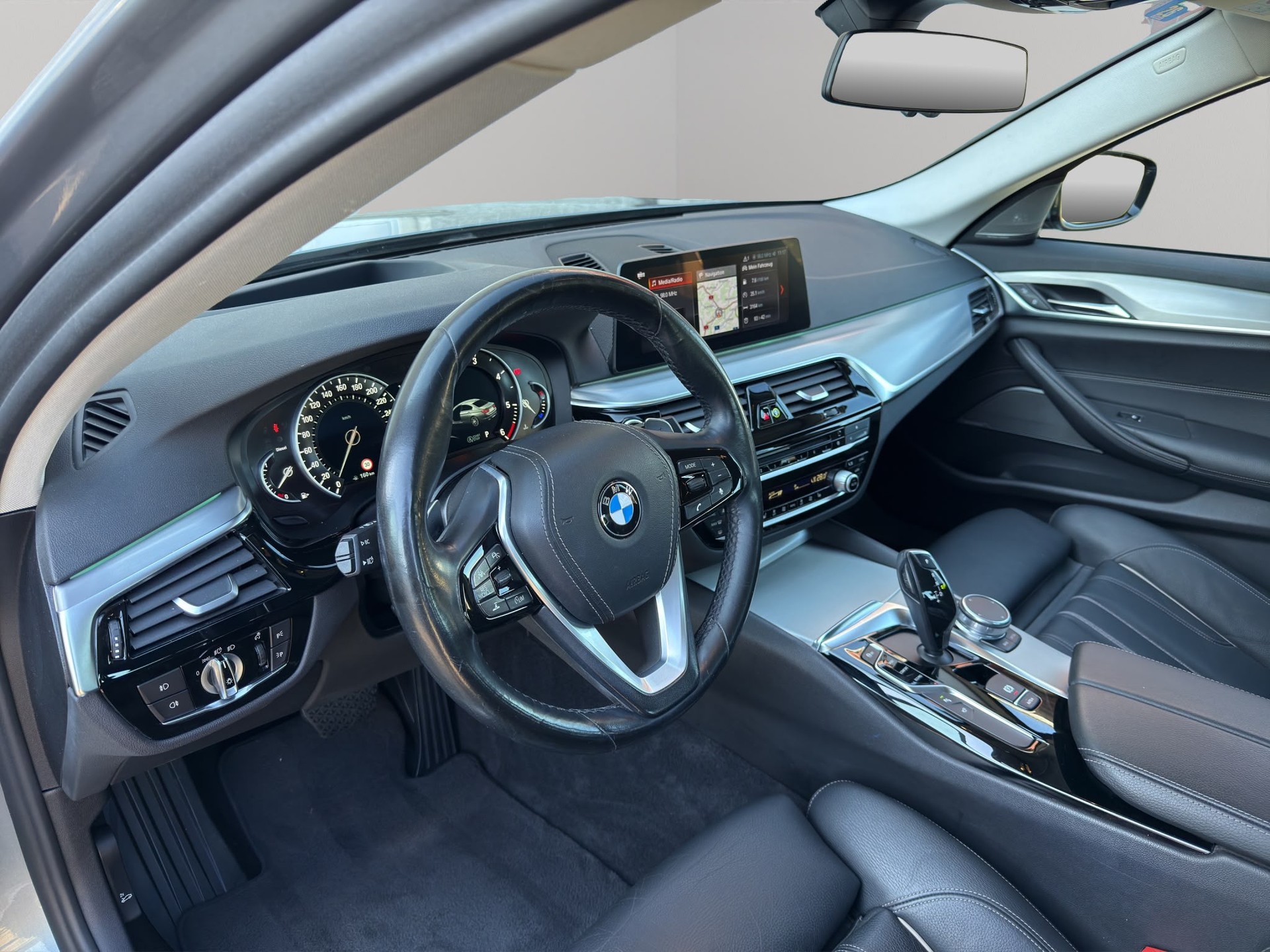 BMW 520d xDrive Sport Line Steptronic-image-15