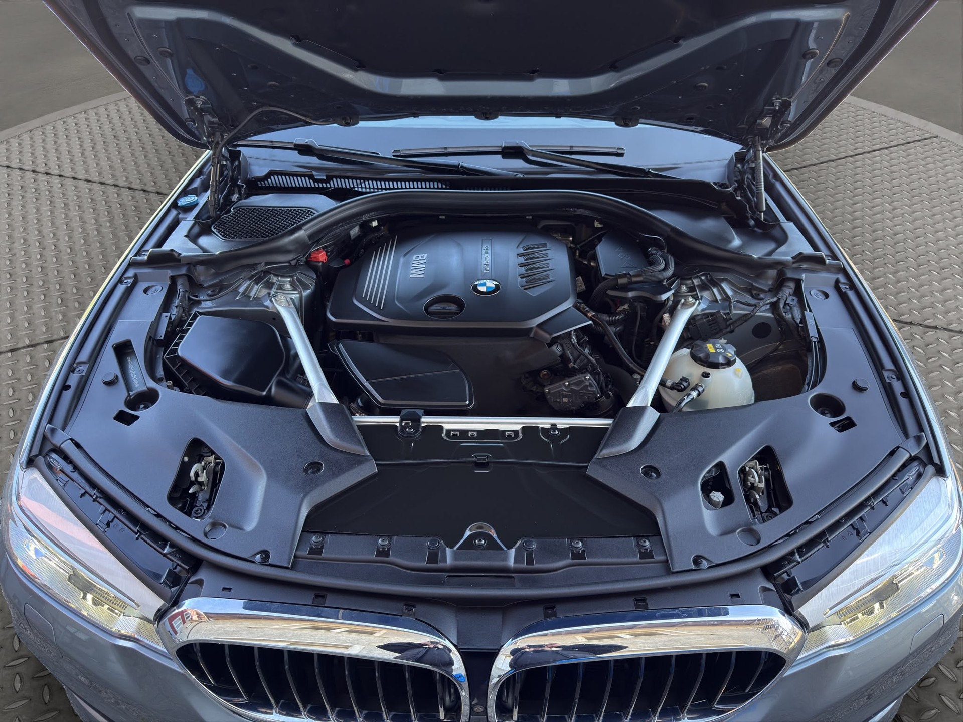 BMW 520d xDrive Sport Line Steptronic-image-9