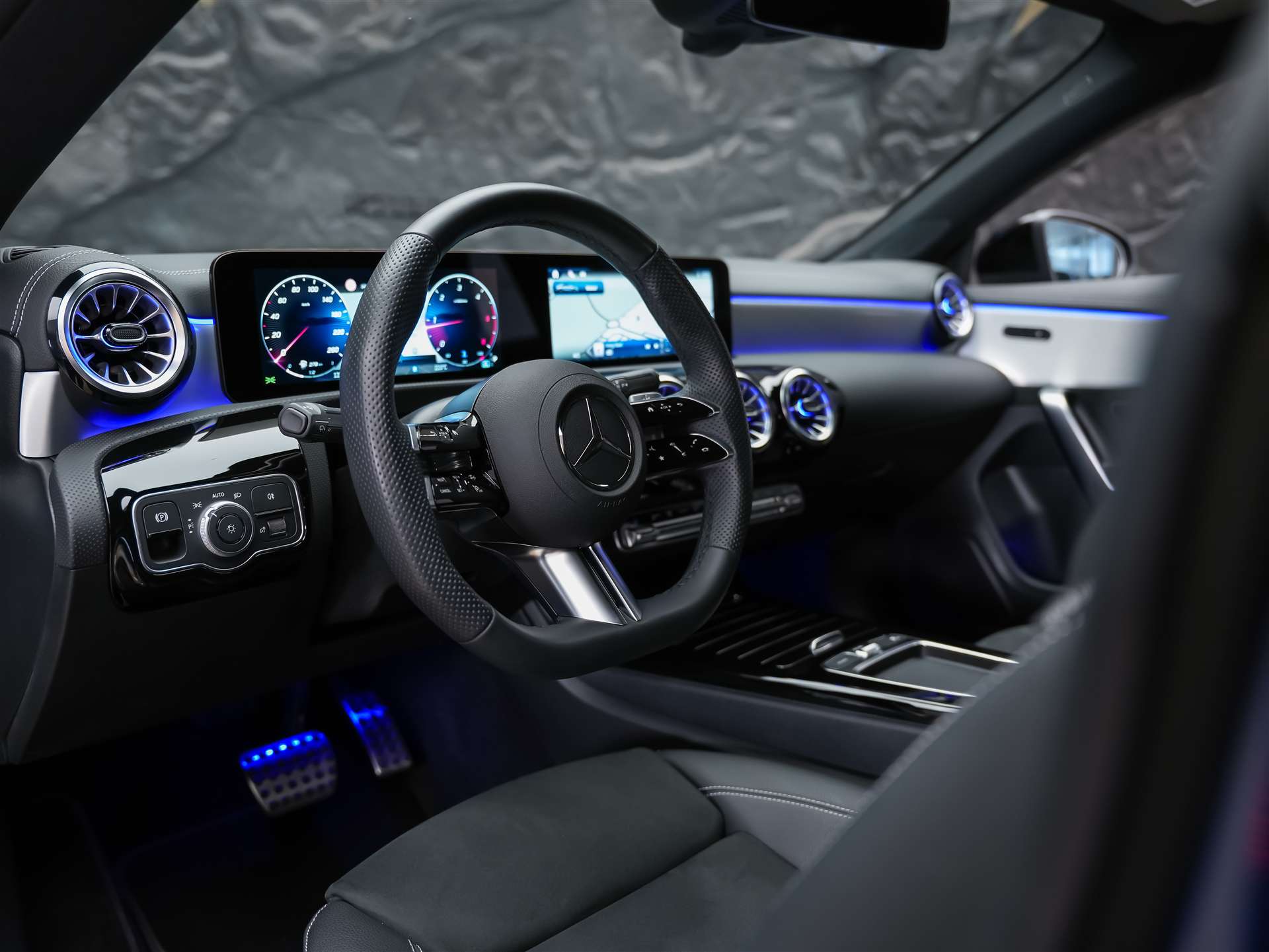 MERCEDES-BENZ CLA 200 d AMG Line *Werksgarantie*Sitzheizung*-image-8
