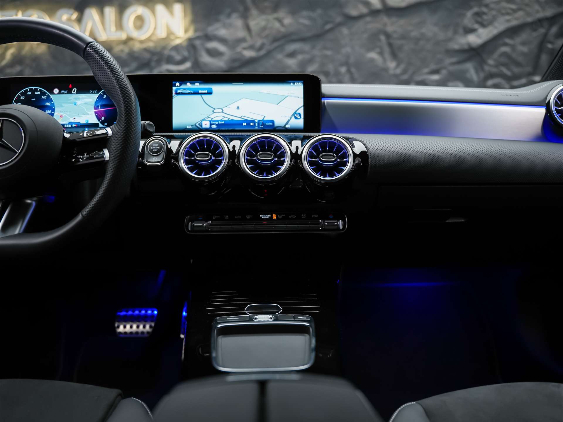 MERCEDES-BENZ CLA 200 d AMG Line *Werksgarantie*Sitzheizung*-image-19