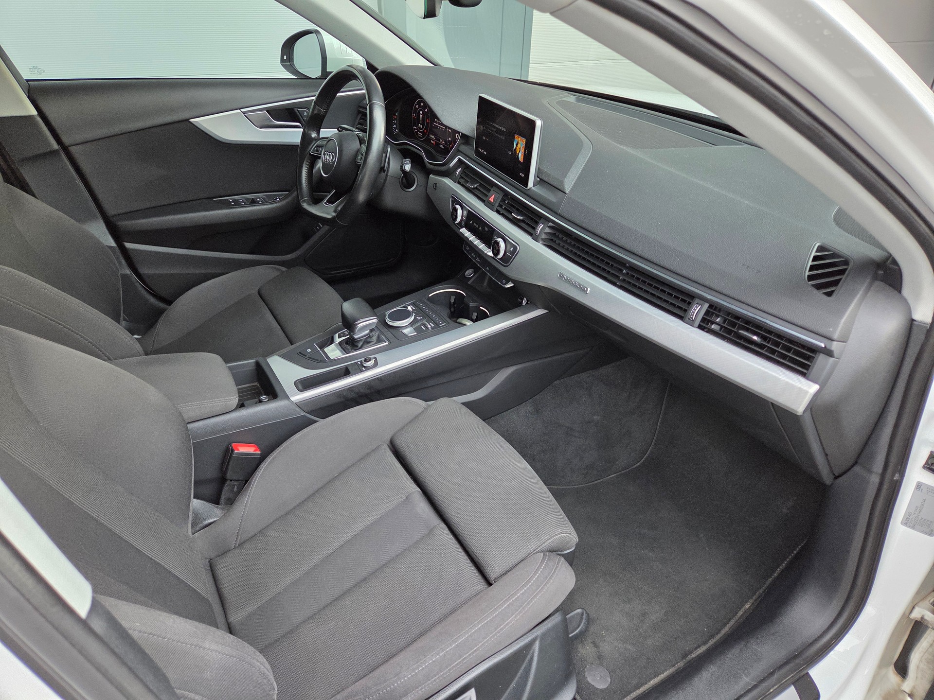 AUDI A4 Avant 2.0 TDI Sport quattro S-tronic-image-6