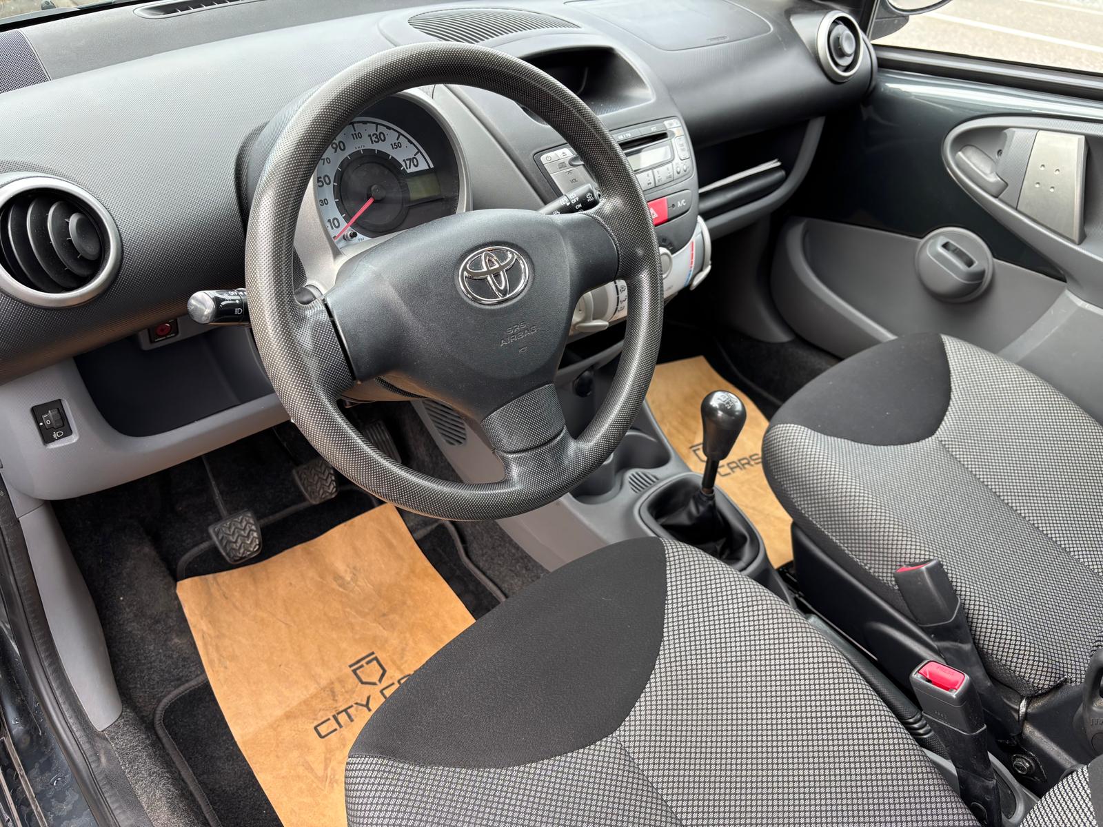 TOYOTA Aygo 1.0 Linea Sol-image-8