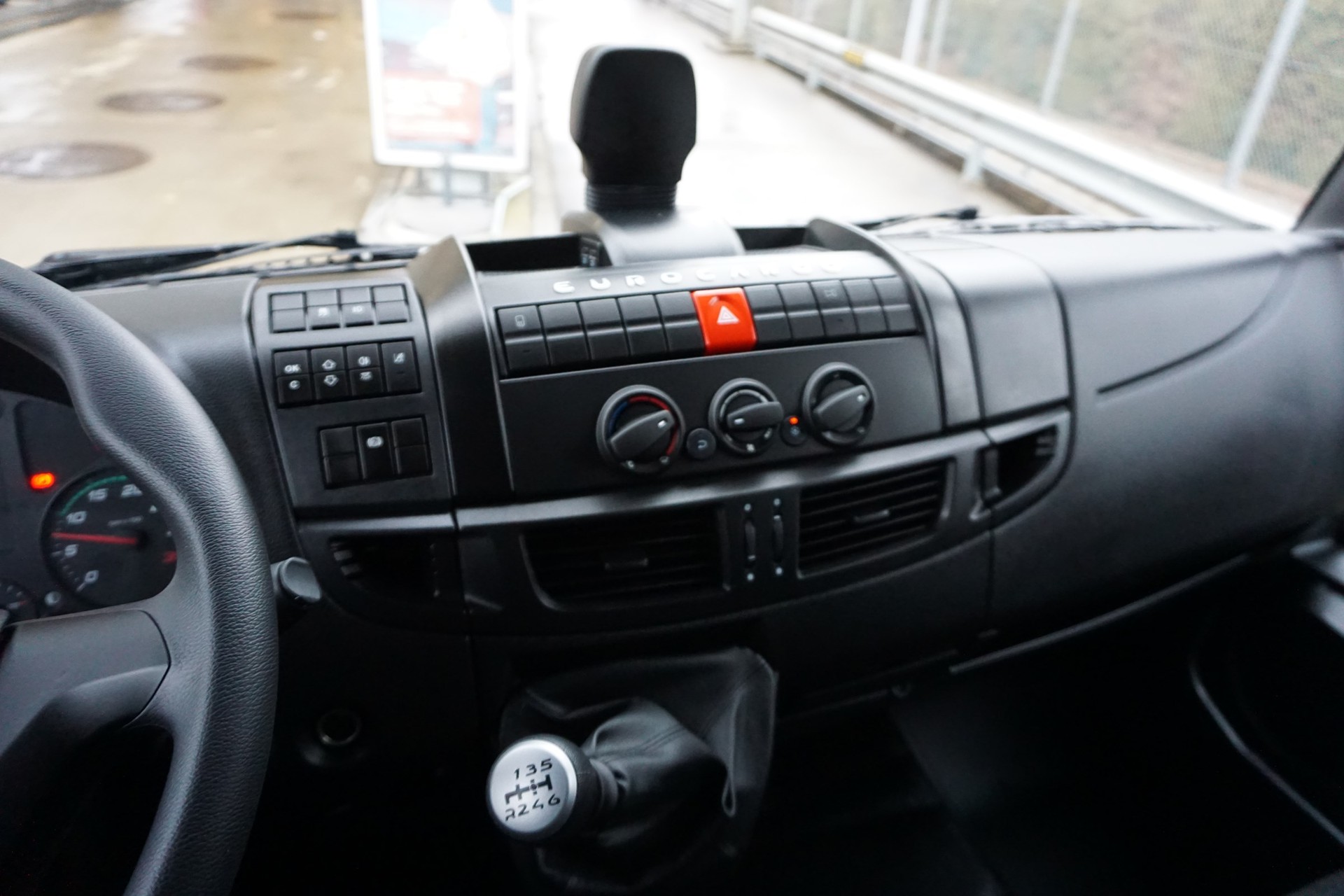 IVECO EUROCARGO 80-190 PFERDETRANSPORTER-image-8