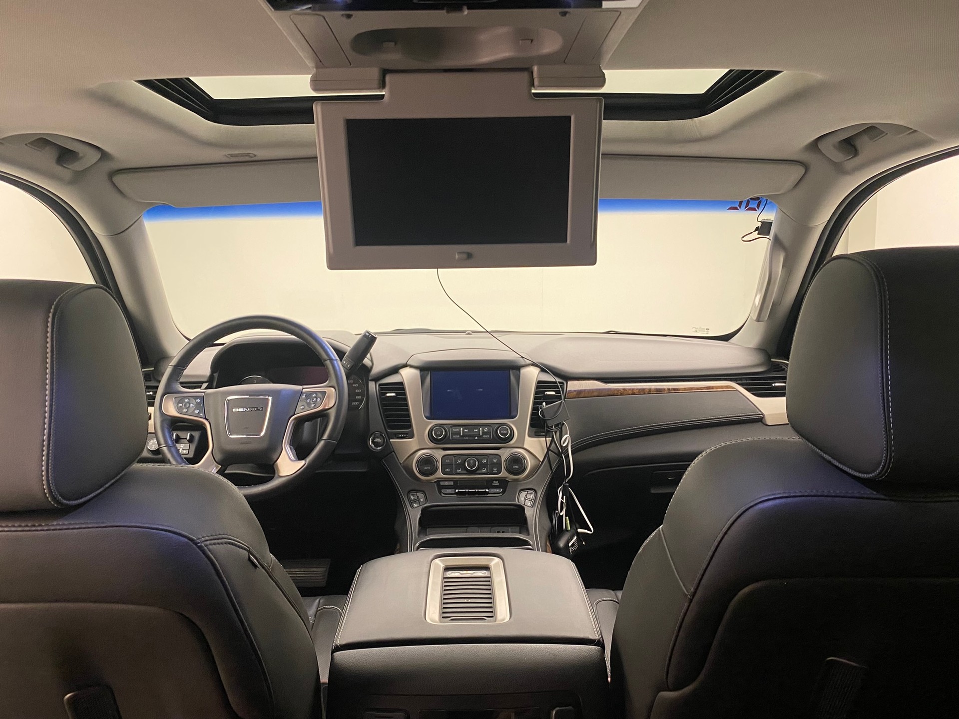 GMC Yukon Denali 6.2-image-11