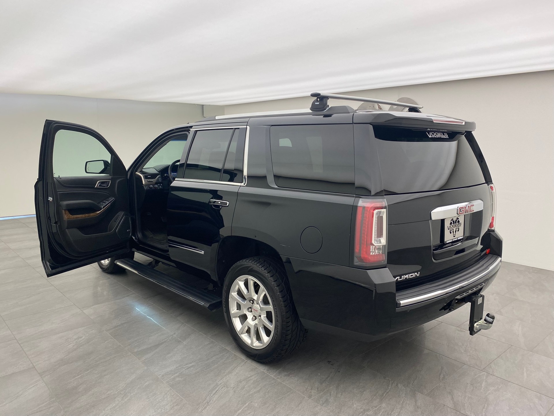 GMC Yukon Denali 6.2-image-6
