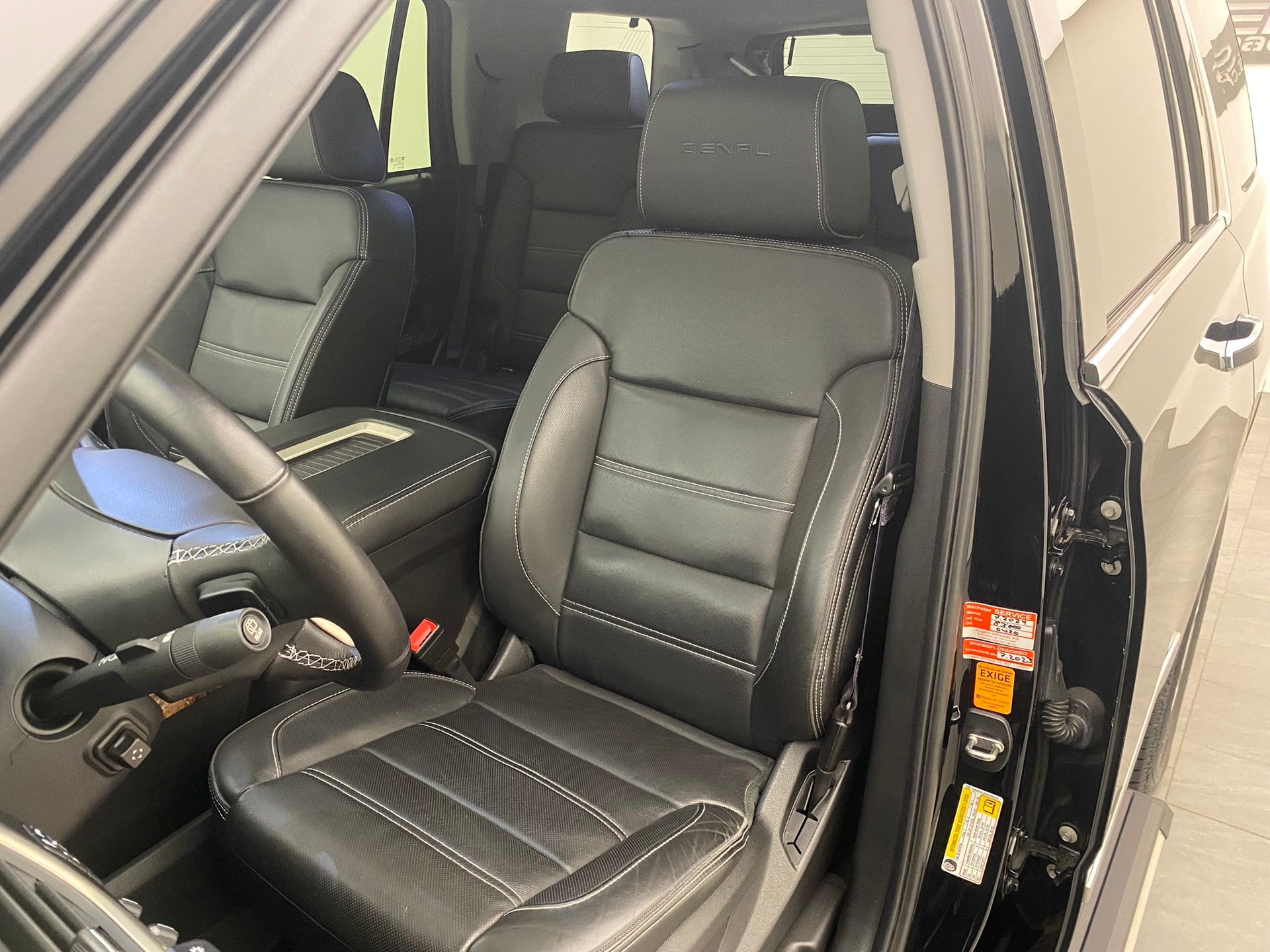 GMC Yukon Denali 6.2-image-7