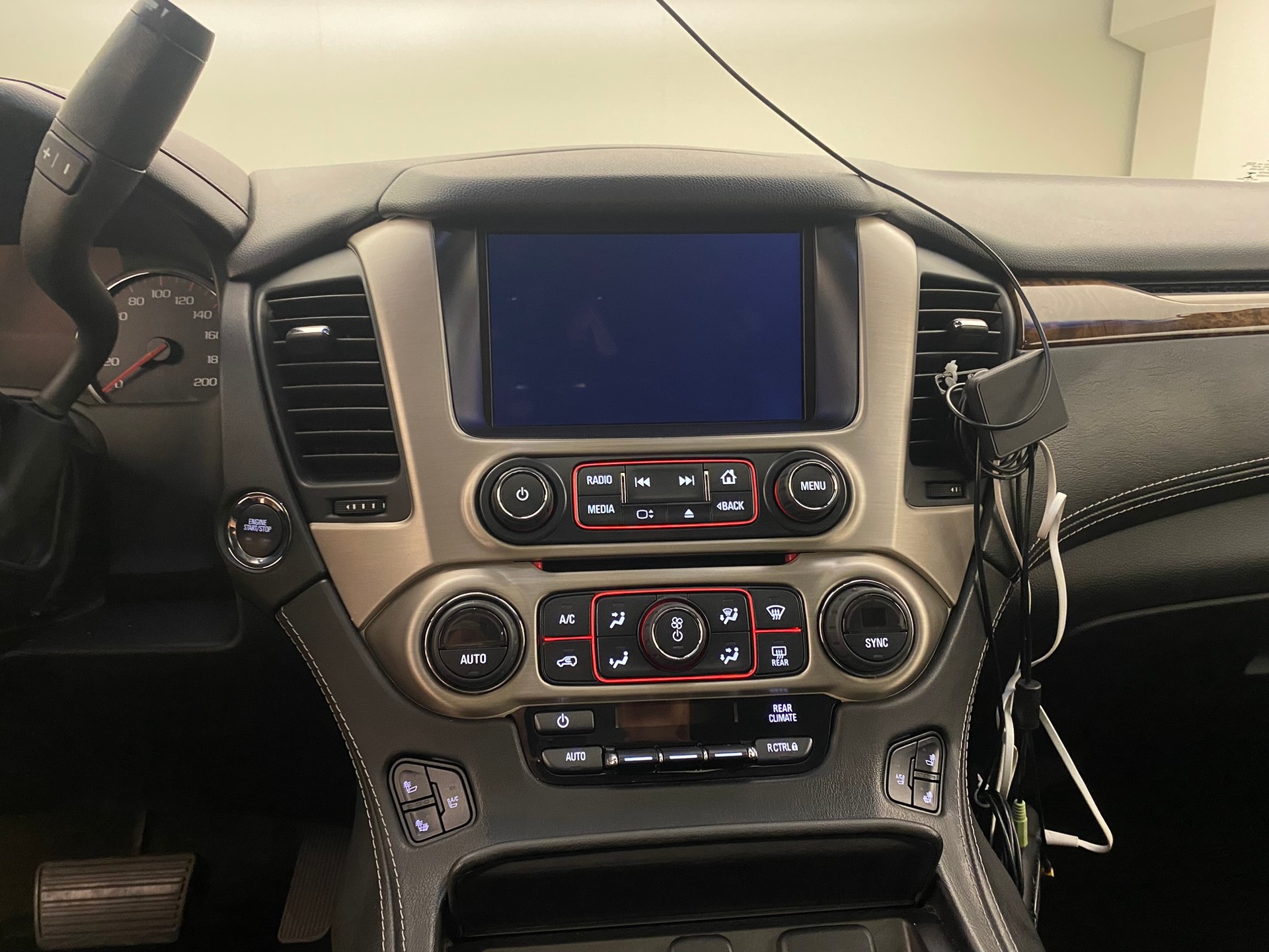 GMC Yukon Denali 6.2-image-13