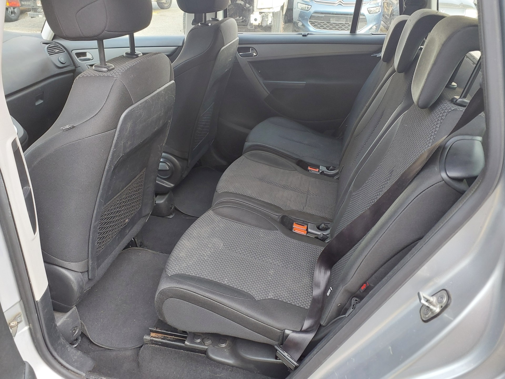 CITROEN Grand C4 Picasso 1.6i 16V Attraction-image-8