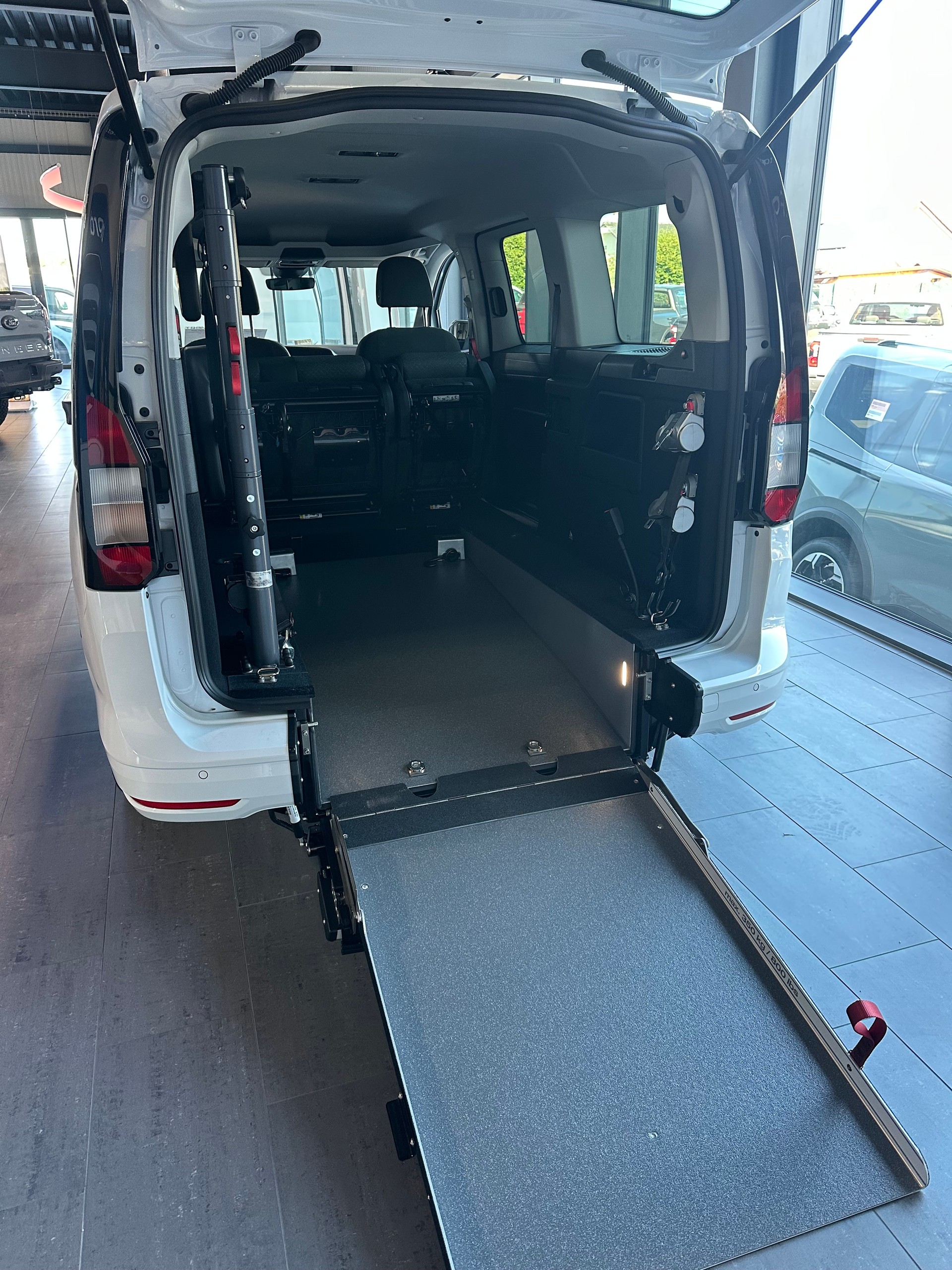 FORD TOURNEO CONNECT Grand 2.0 EcoB Titanium/122CV/Aut.-image-12