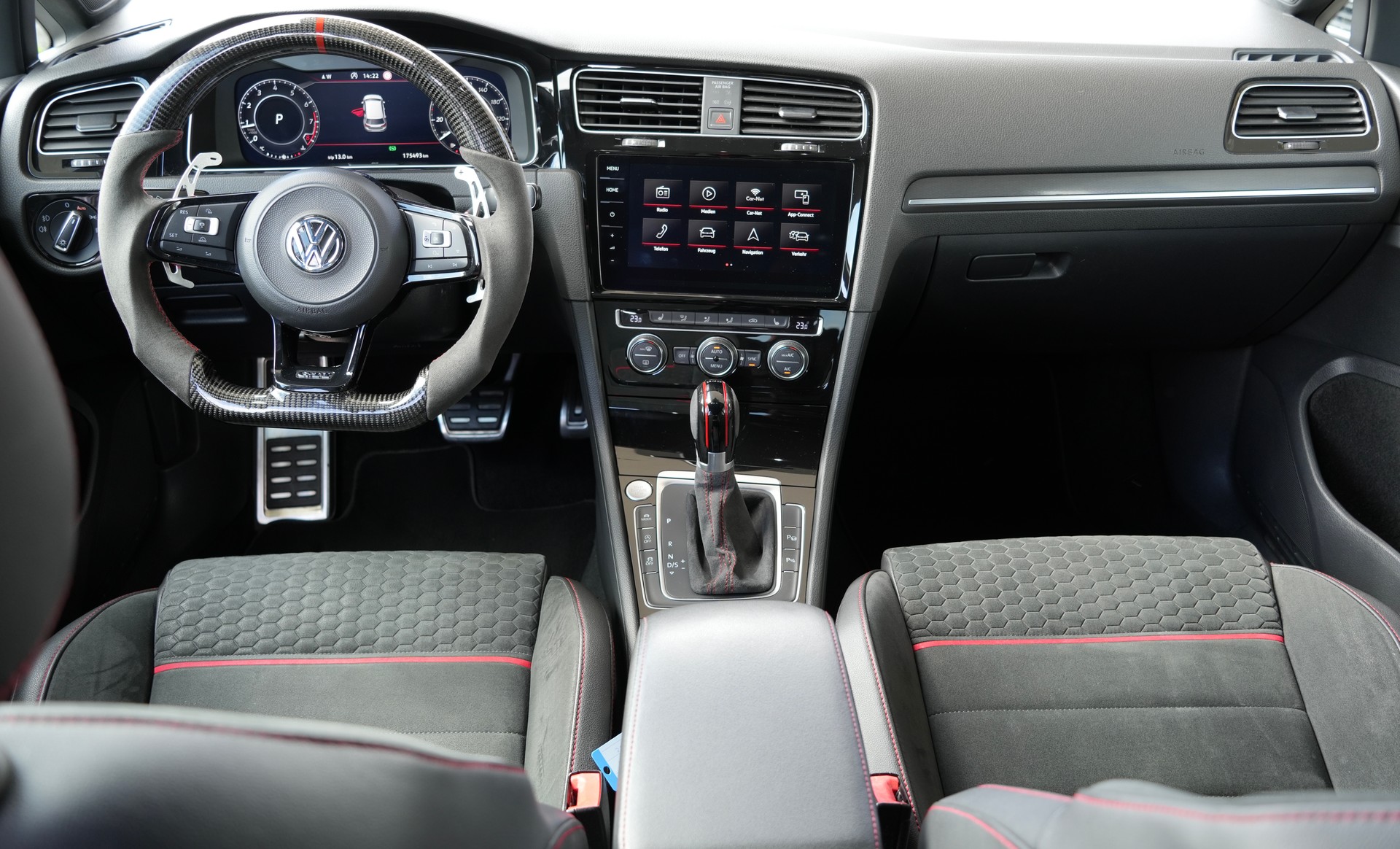 VW Golf 2.0 TSI GTI Performance DSG-image-9