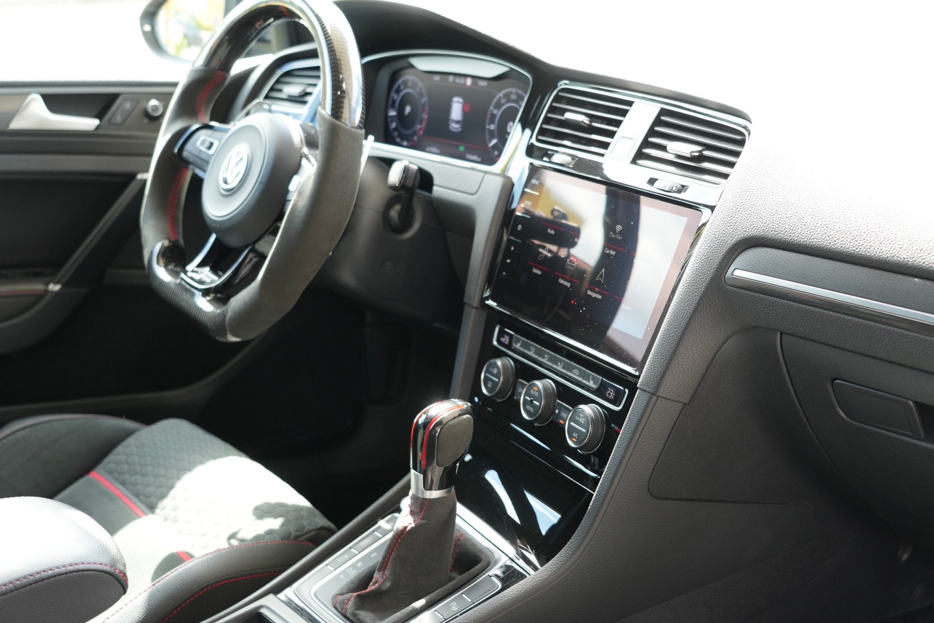 VW Golf 2.0 TSI GTI Performance DSG-image-11