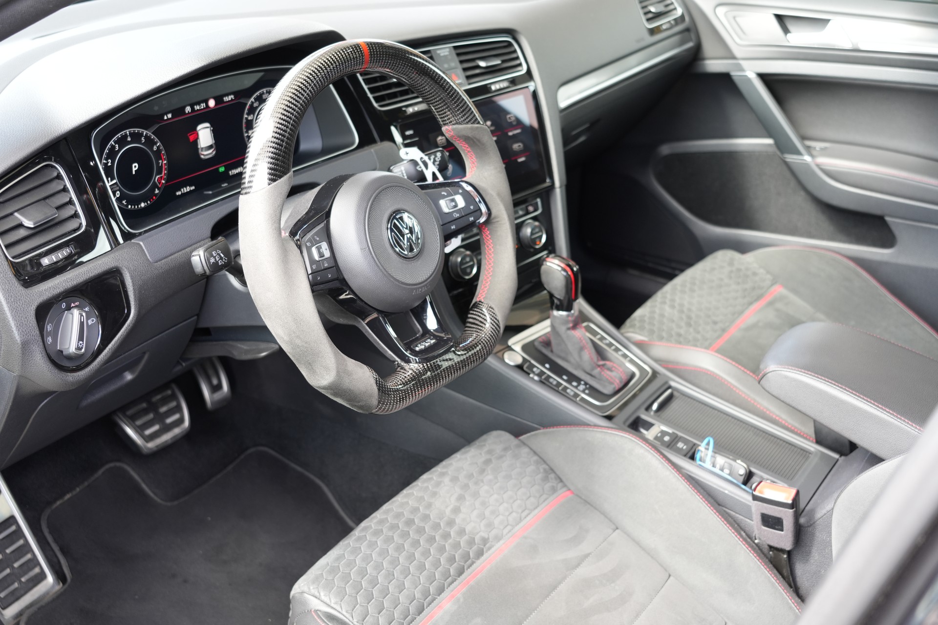 VW Golf 2.0 TSI GTI Performance DSG-image-7