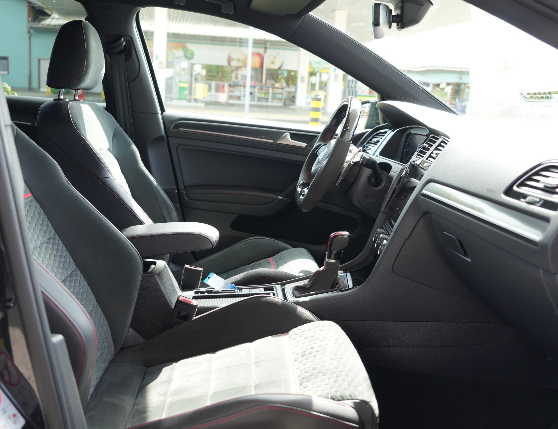 VW Golf 2.0 TSI GTI Performance DSG-image-10