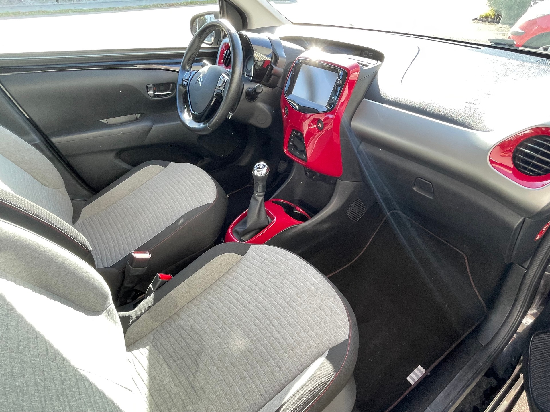 CITROEN C1 1.2 VTi Shine Edition-image-5