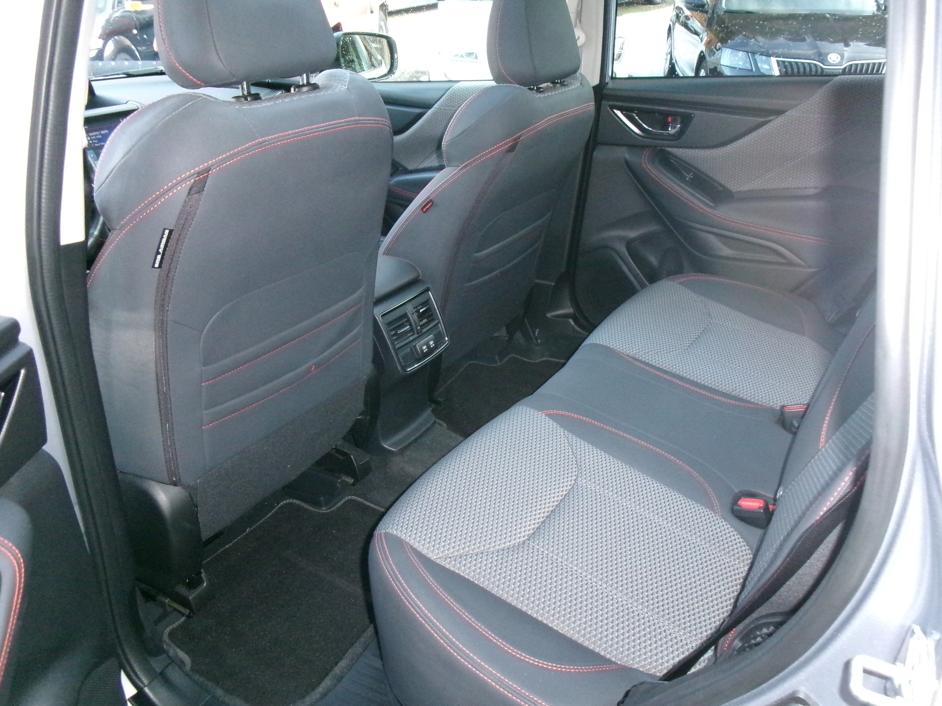 SUBARU Forester 2.0i e-Boxer Sport Lineartronic-image-4