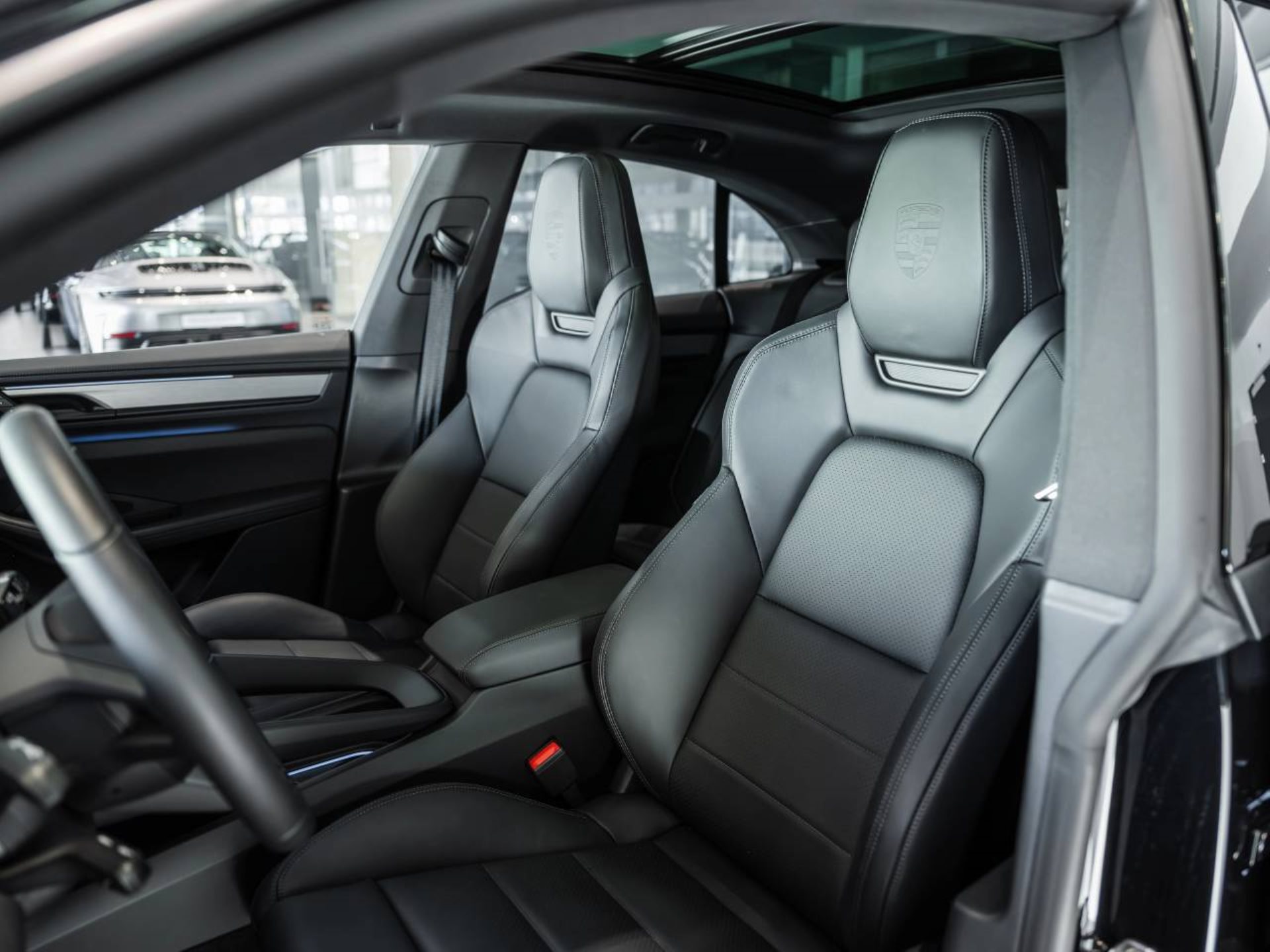 PORSCHE Macan 4-image-4