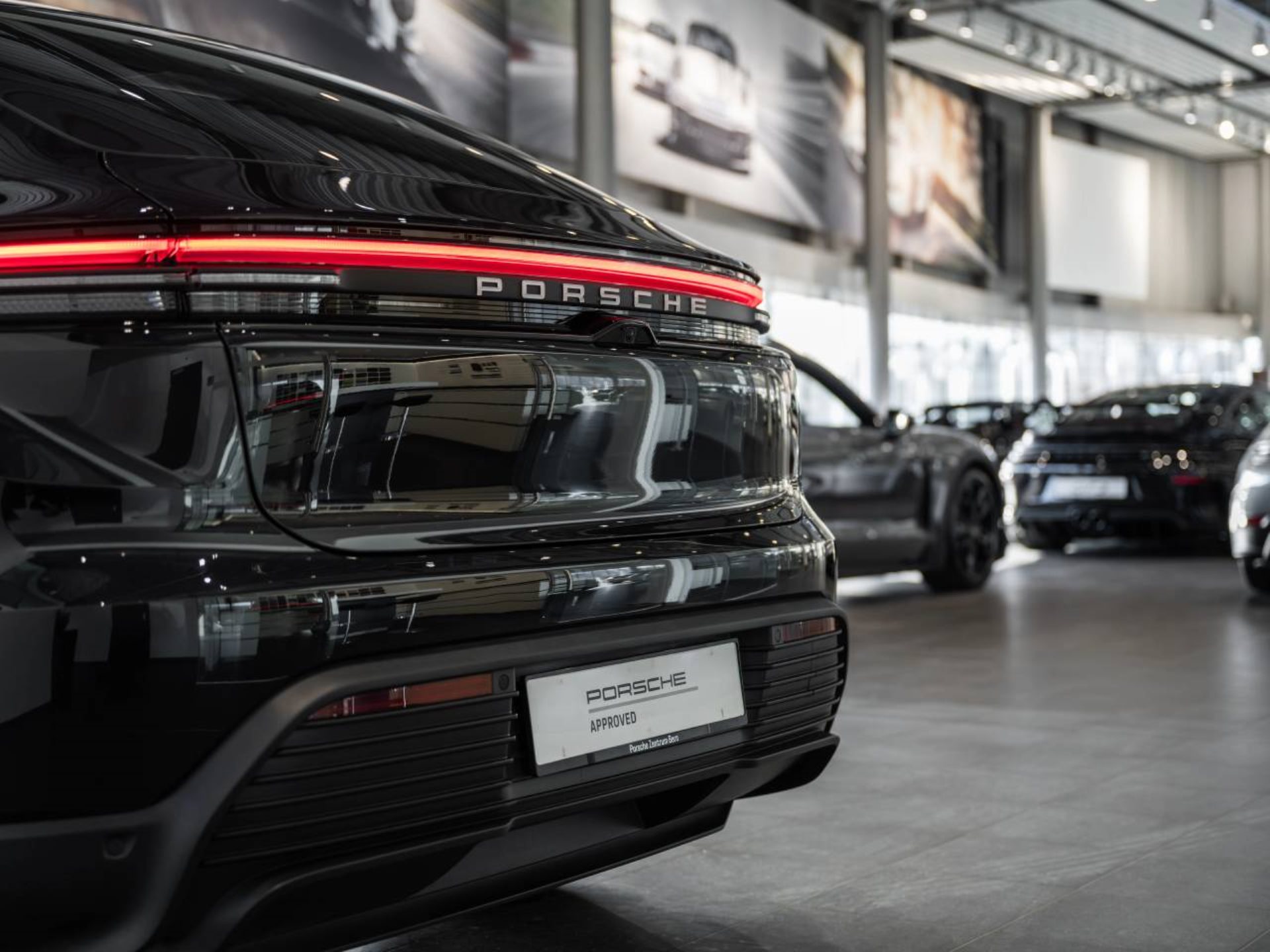 PORSCHE Macan 4-image-7