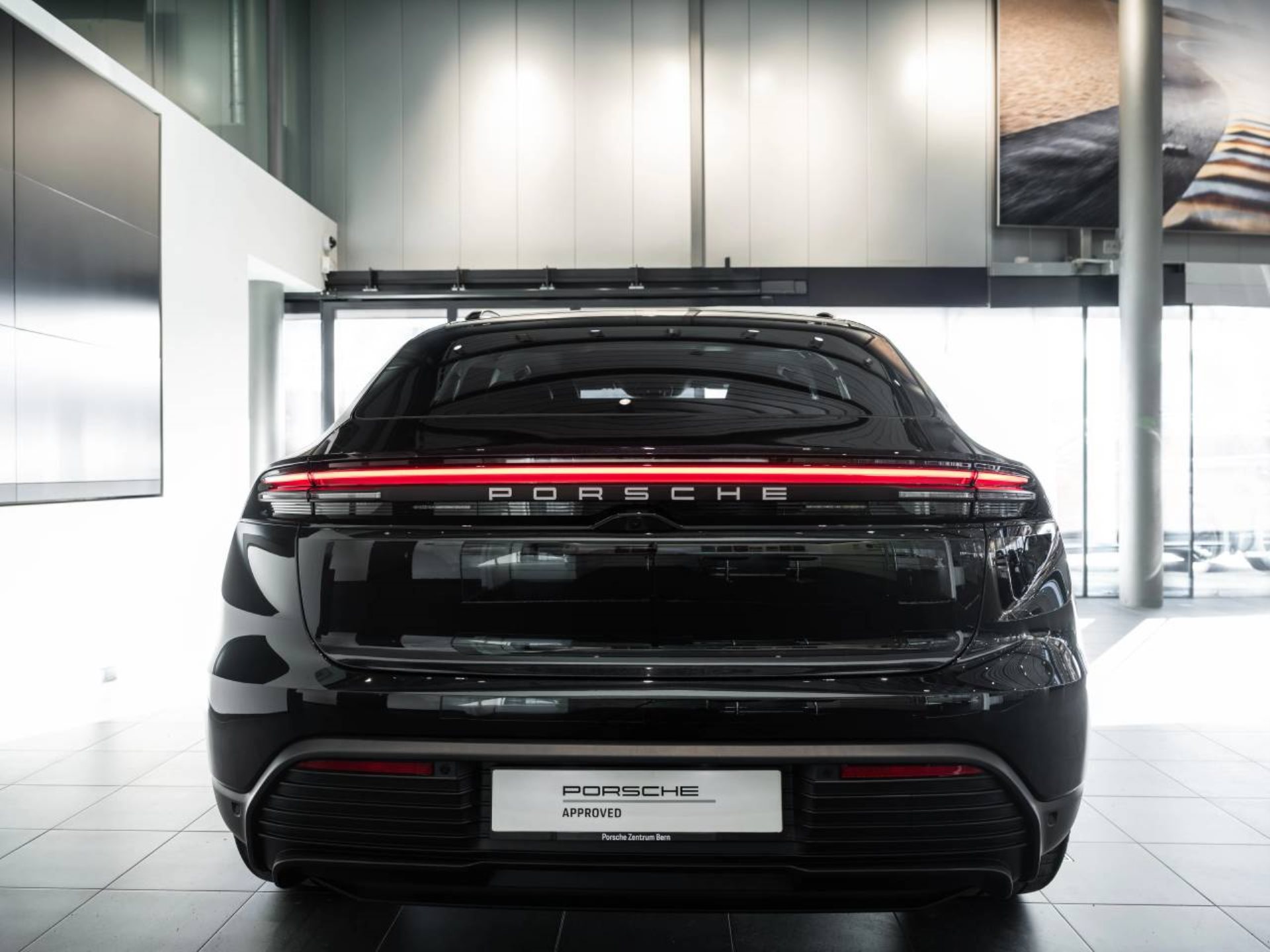 PORSCHE Macan 4-image-5