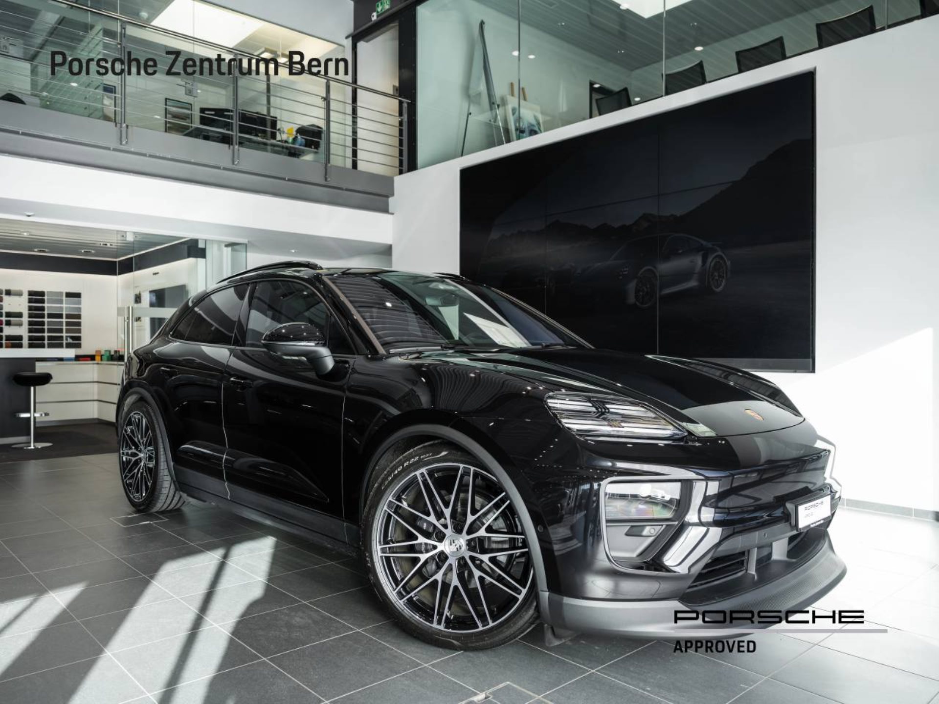 PORSCHE Macan 4