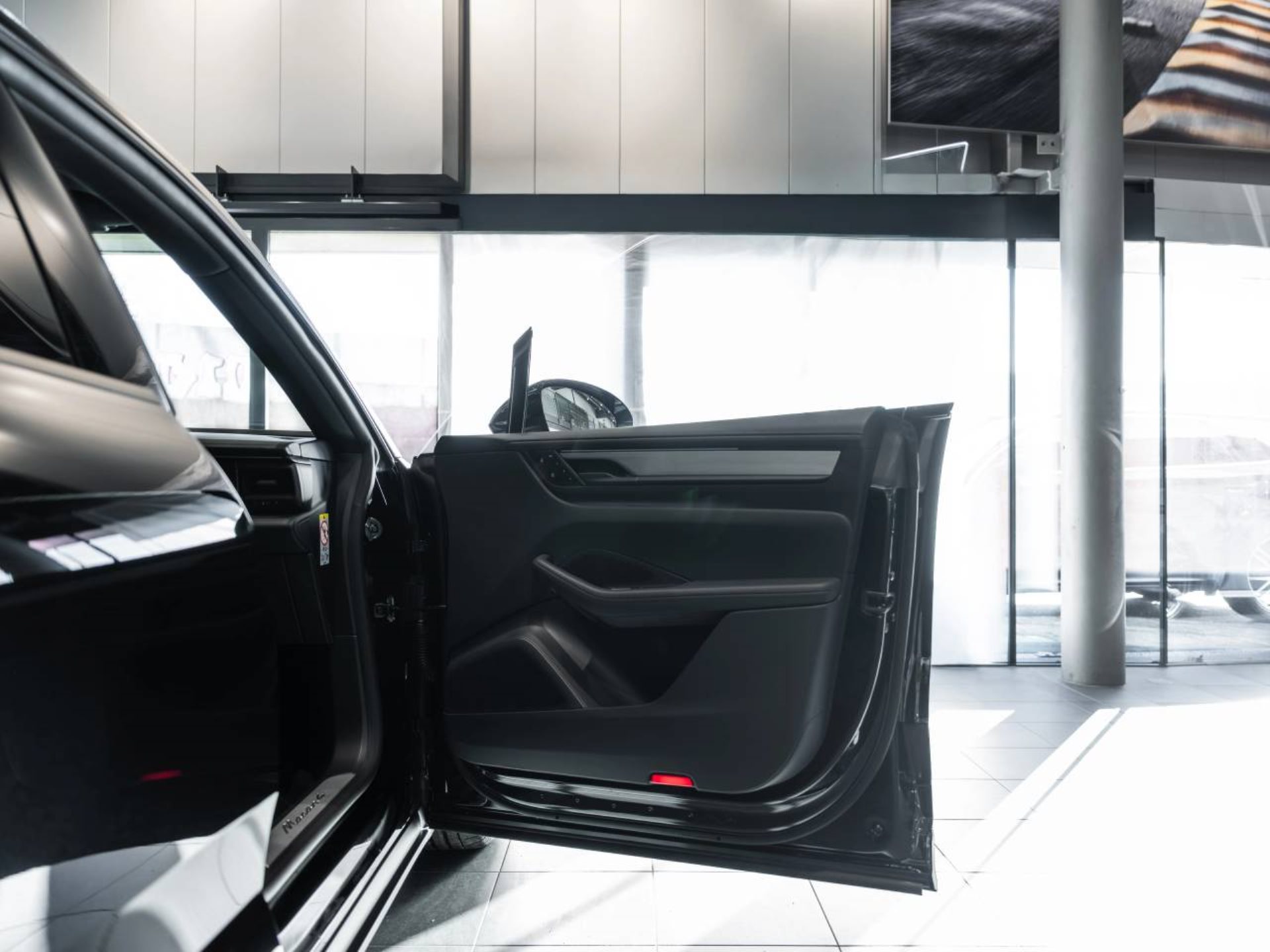 PORSCHE Macan 4-image-23