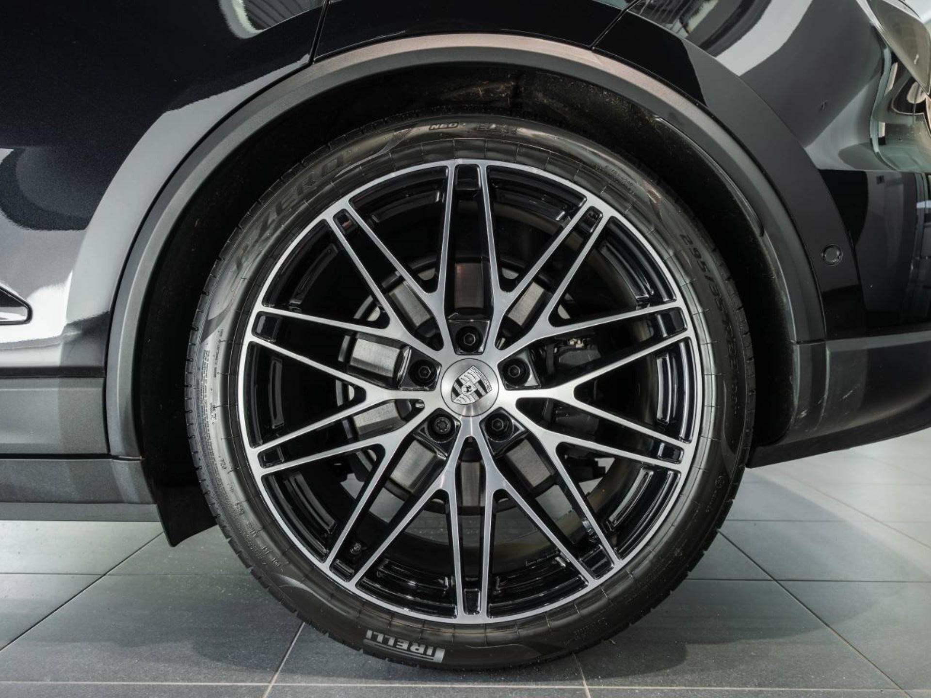 PORSCHE Macan 4-image-29