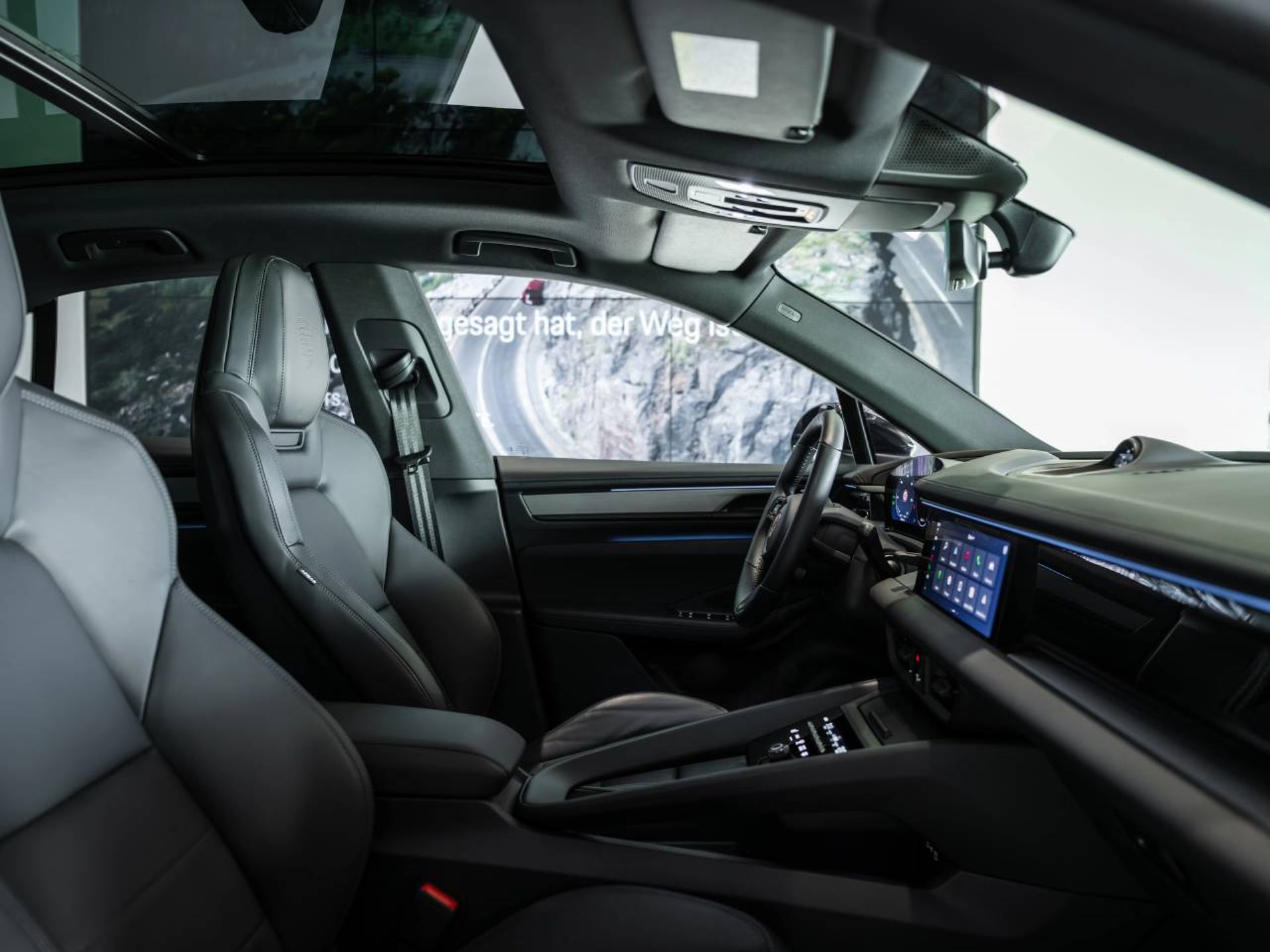 PORSCHE Macan 4-image-19