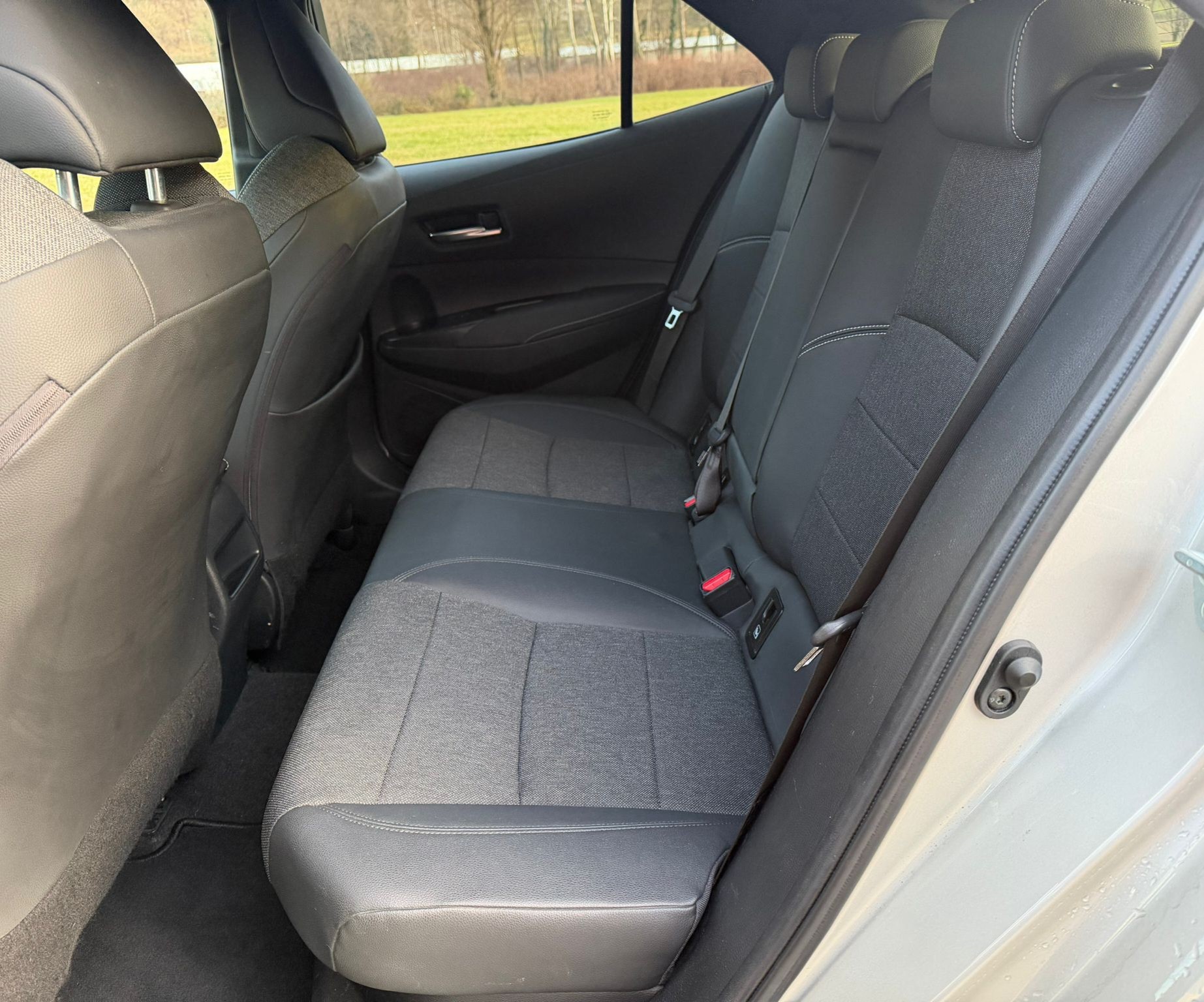 TOYOTA Corolla 1.8 HSD Comfort e-CVT-image-11