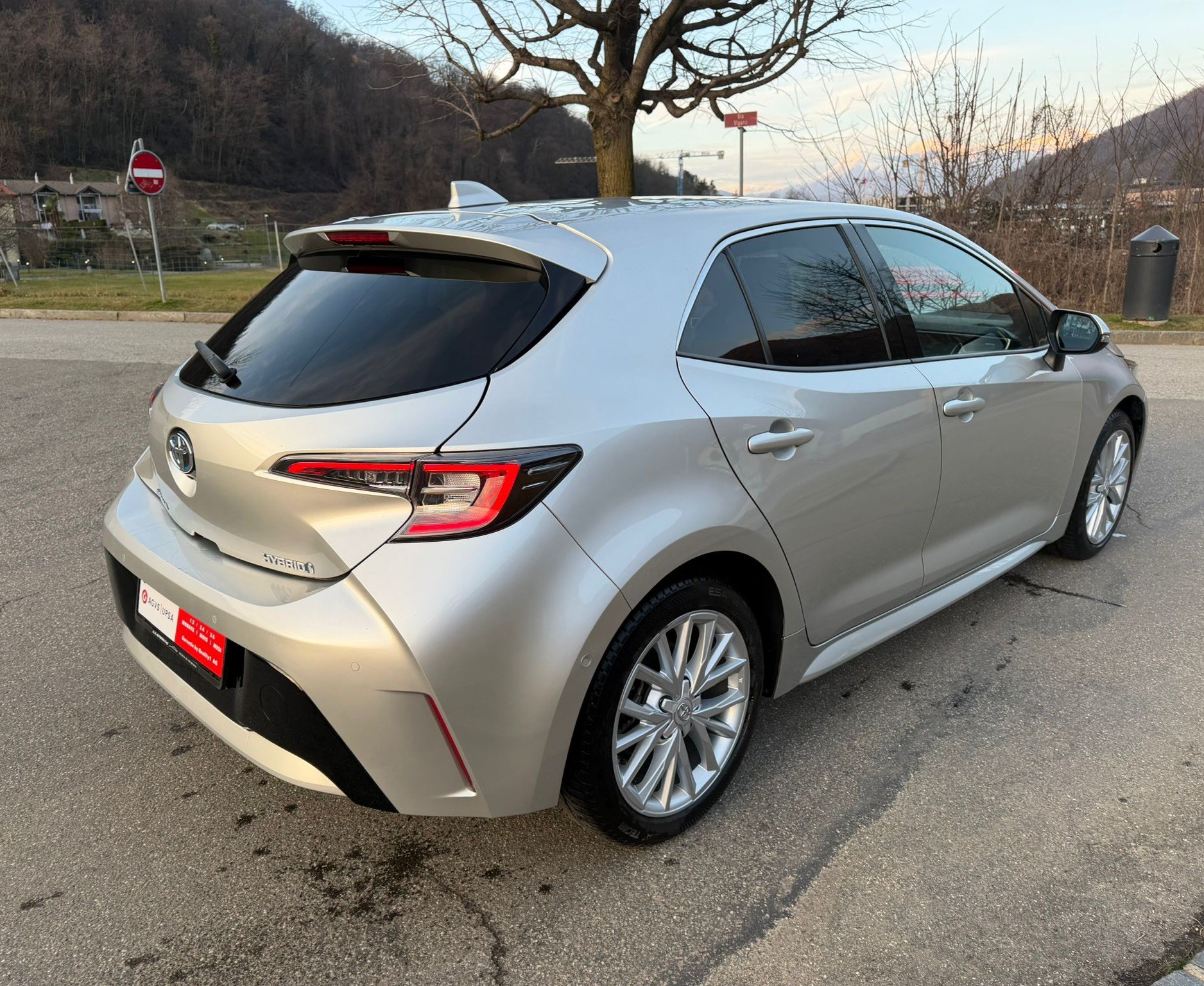 TOYOTA Corolla 1.8 HSD Comfort e-CVT-image-2