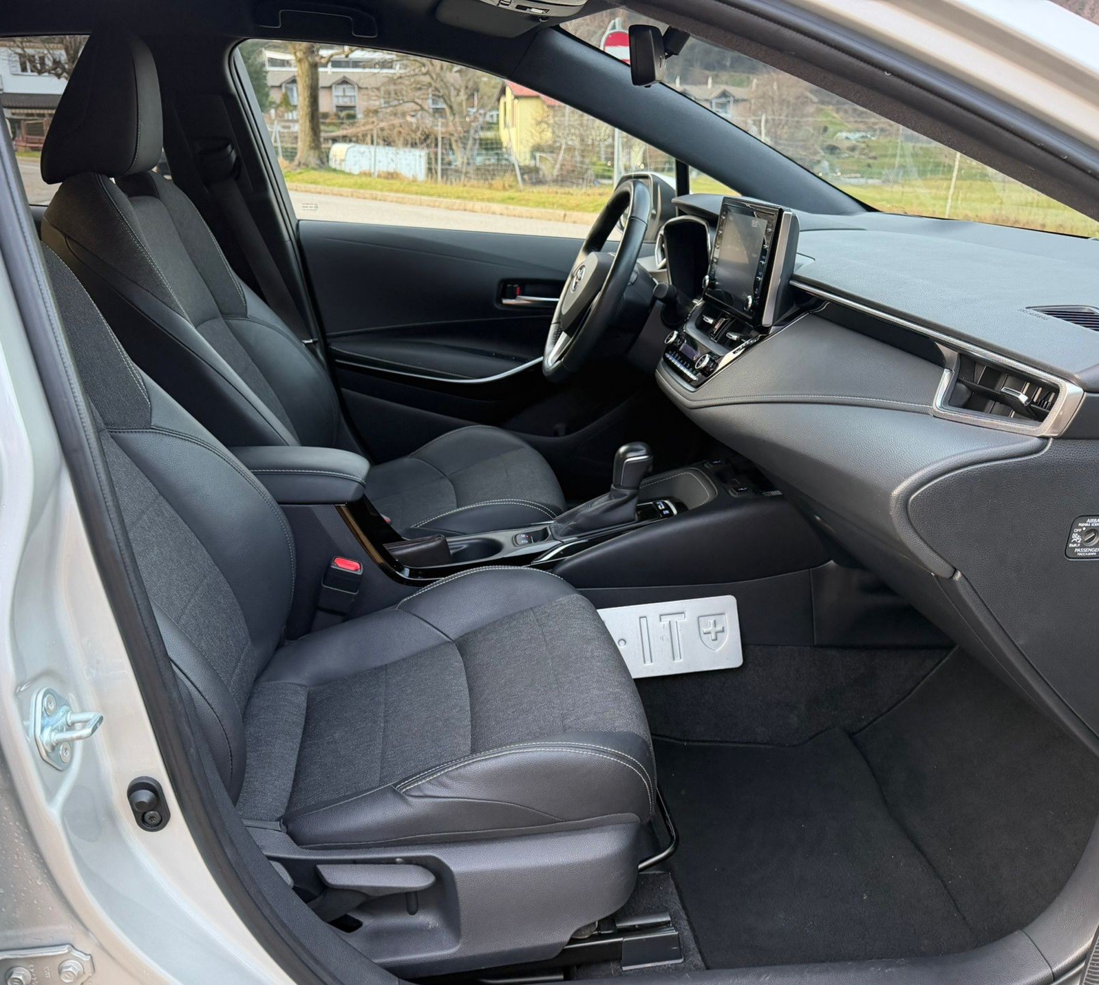 TOYOTA Corolla 1.8 HSD Comfort e-CVT-image-10