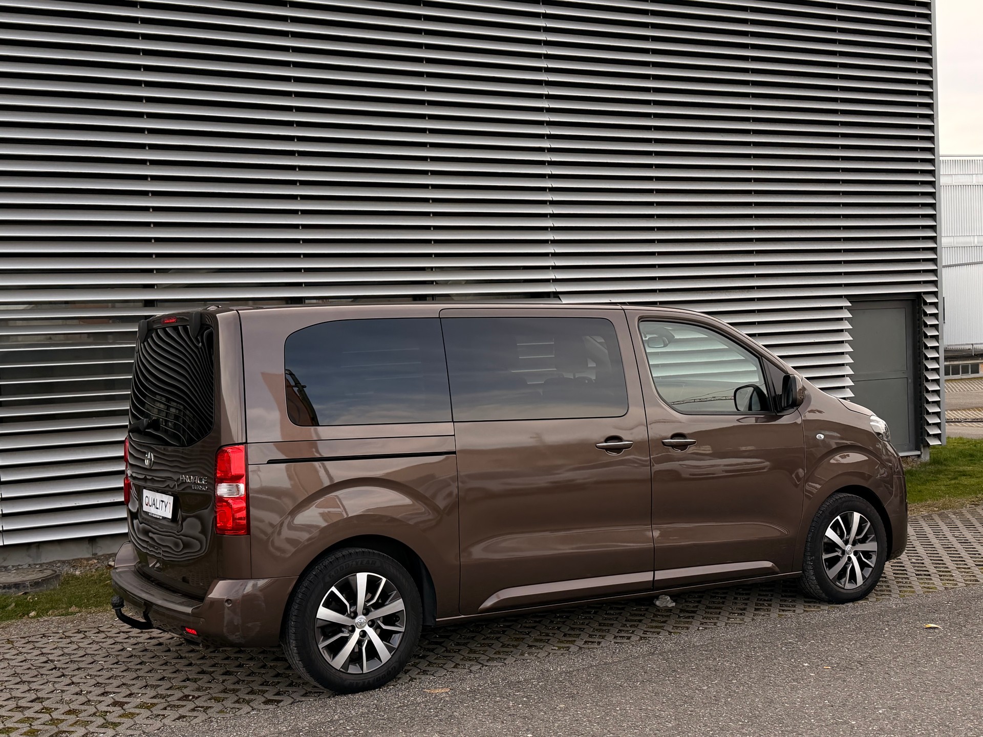 TOYOTA Proace Verso 2.0 D-4D VIP L1 Automatic 8 pLATZ-image-6
