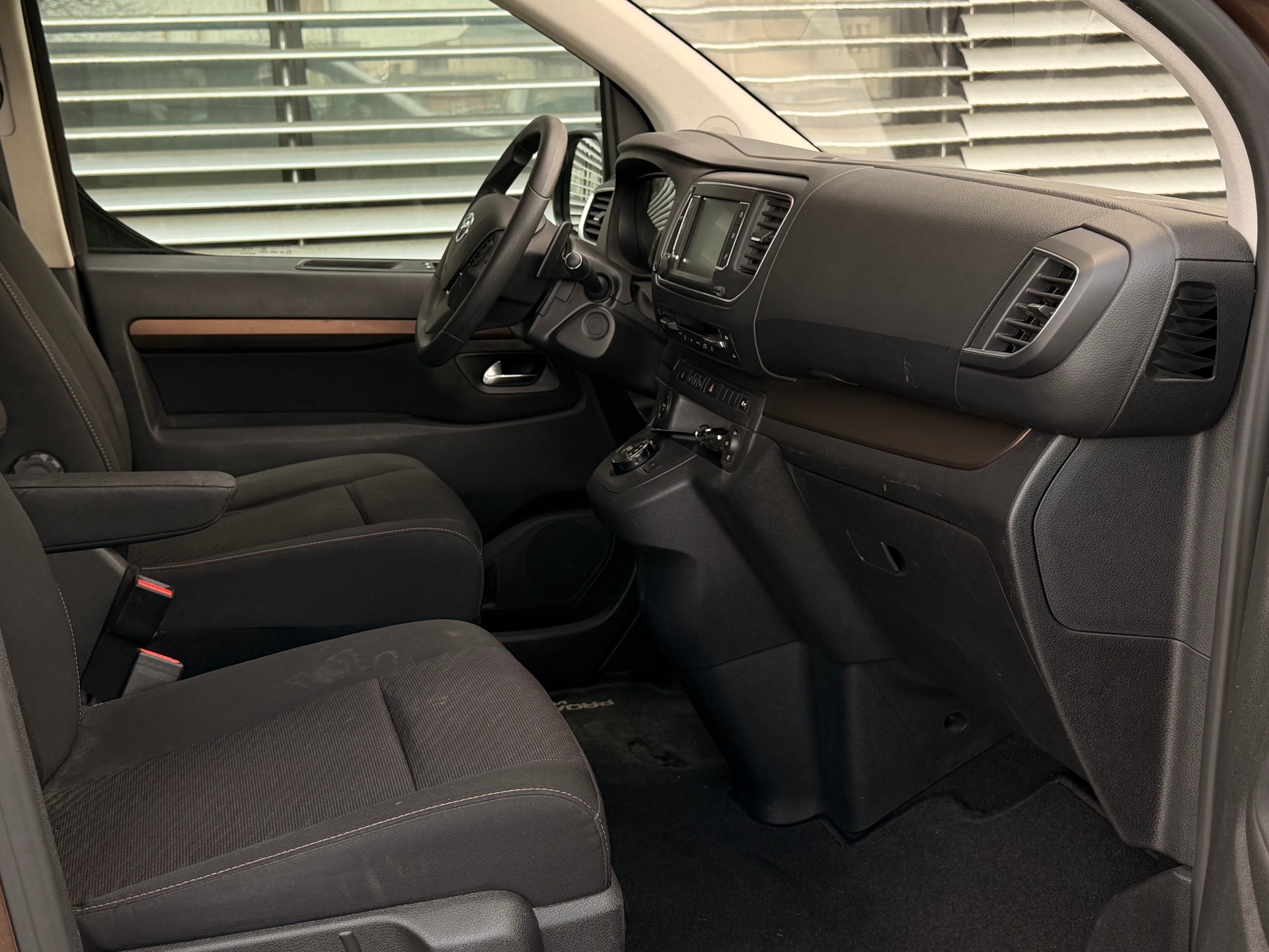 TOYOTA Proace Verso 2.0 D-4D VIP L1 Automatic 8 pLATZ-image-13