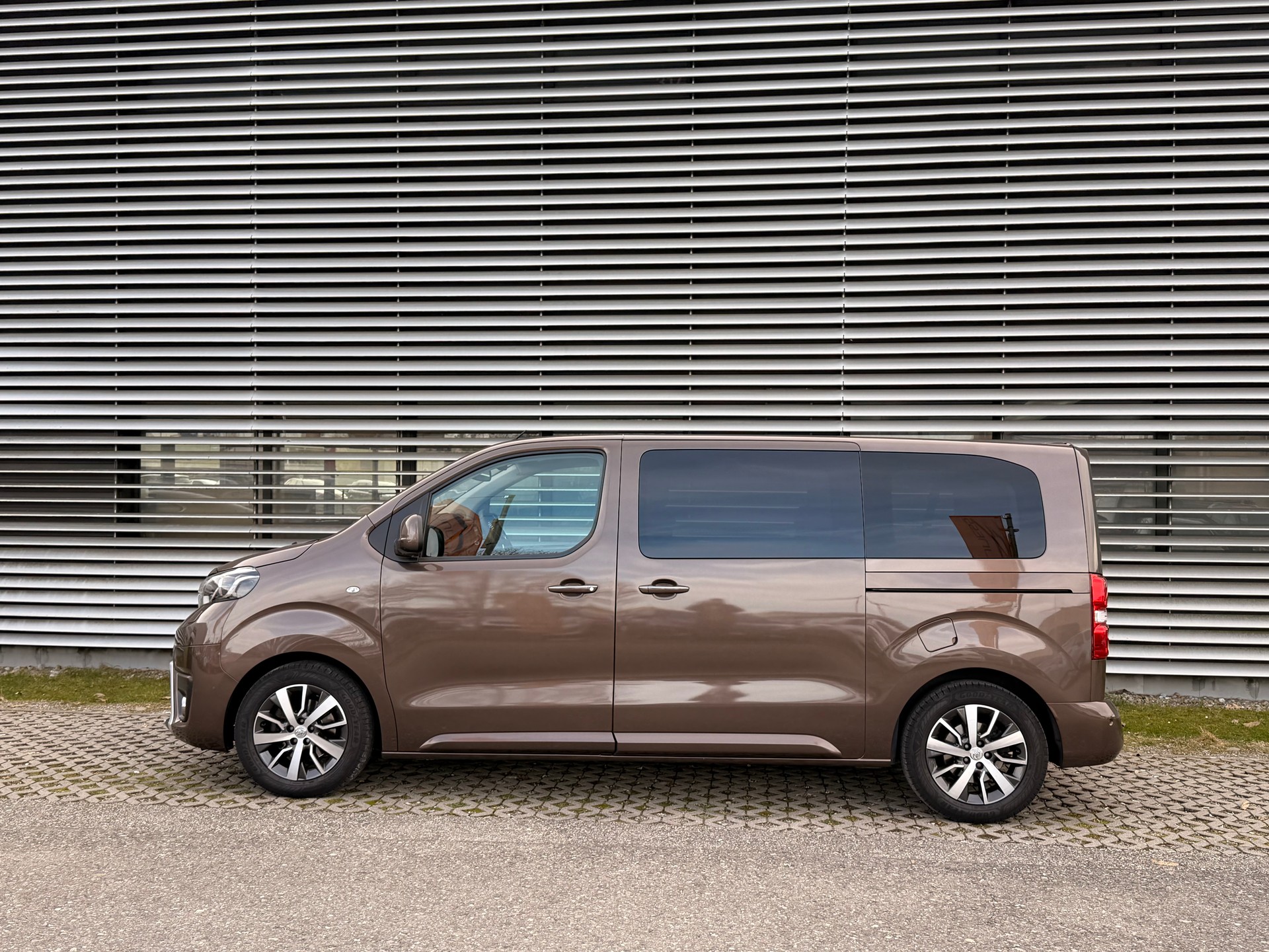TOYOTA Proace Verso 2.0 D-4D VIP L1 Automatic 8 pLATZ-image-3