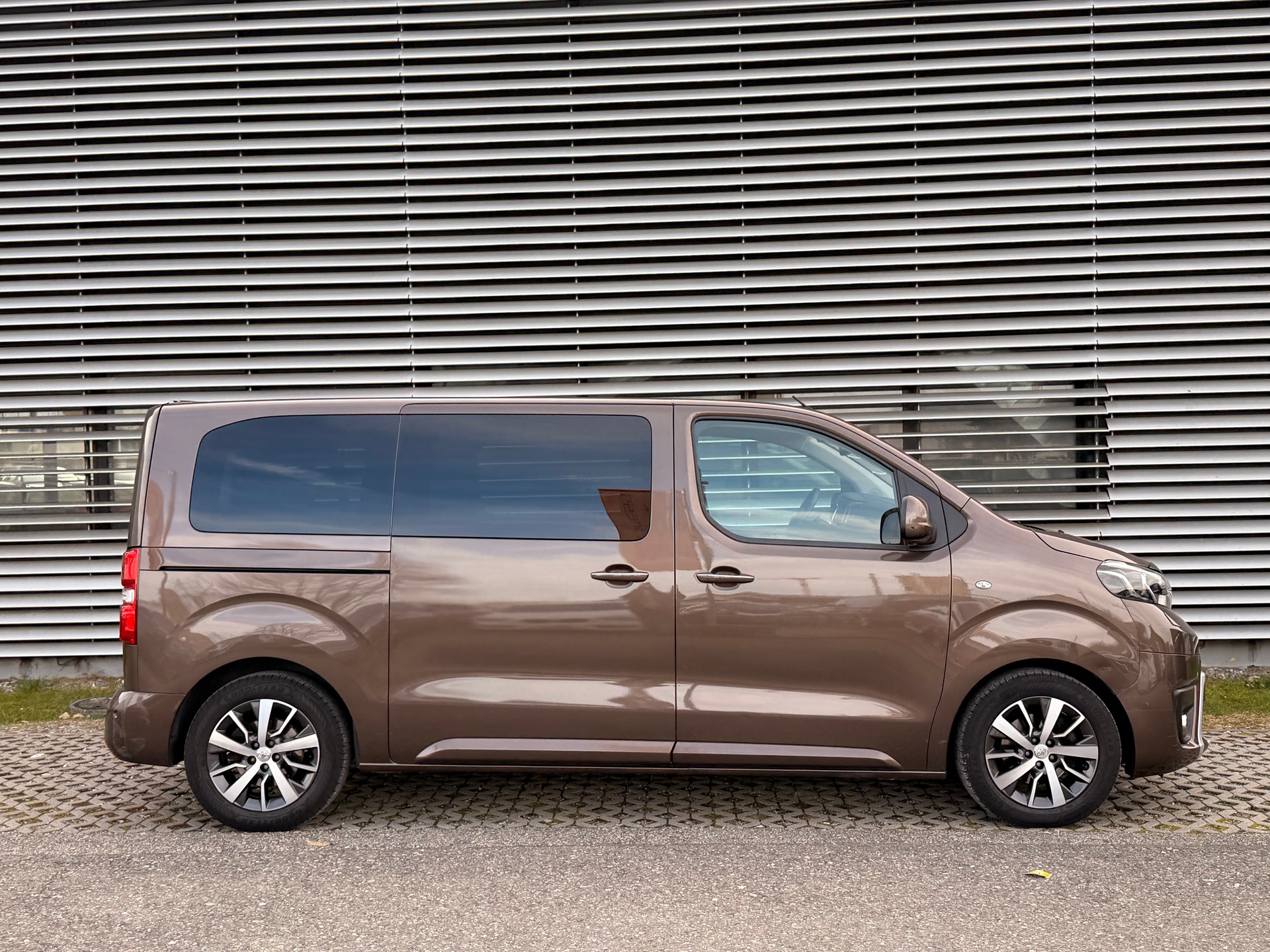 TOYOTA Proace Verso 2.0 D-4D VIP L1 Automatic 8 pLATZ-image-5