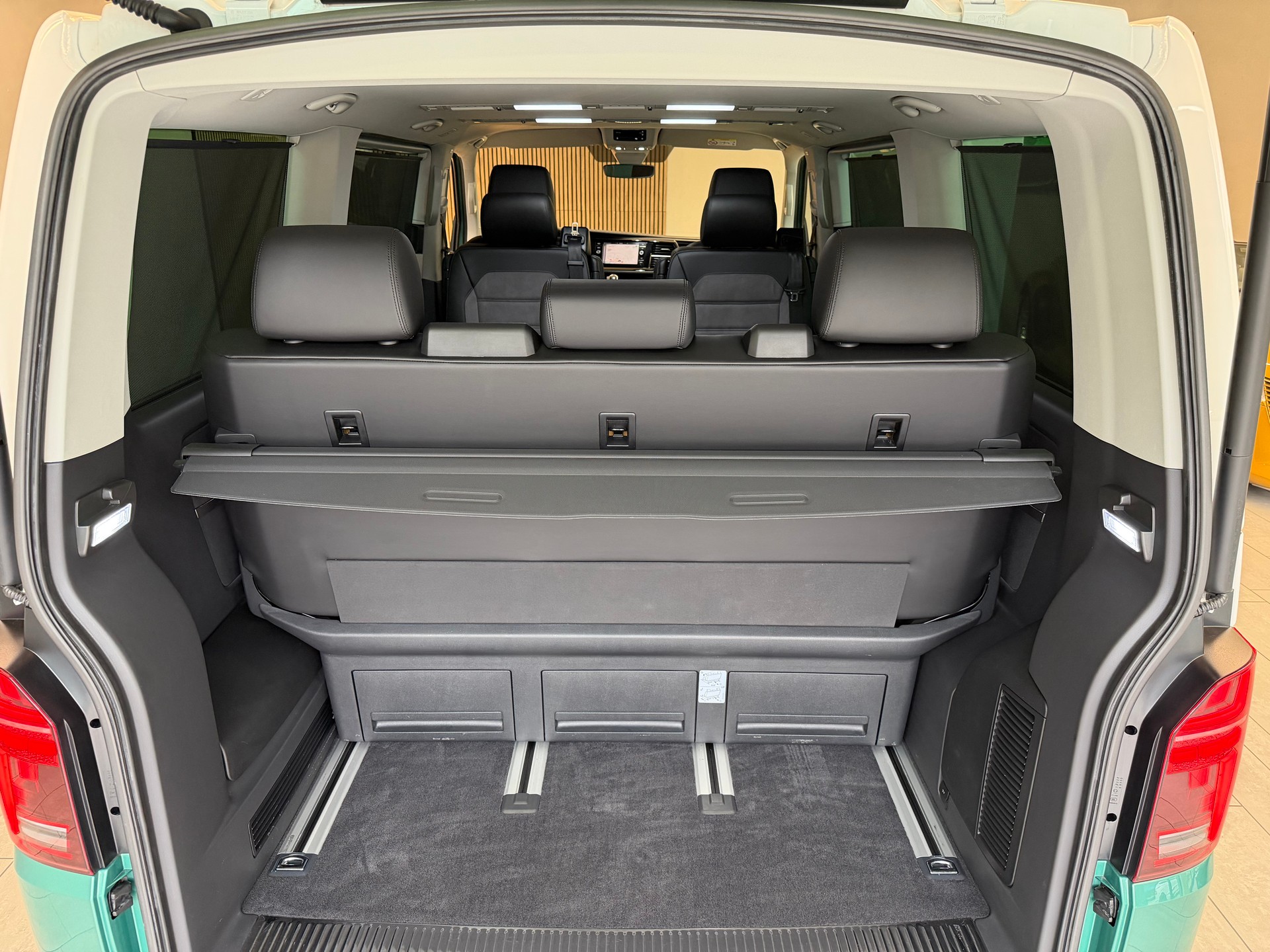 VW T6.1 Multivan 2.0 Bi-TDI Generation Six 4Motion DSG-image-17