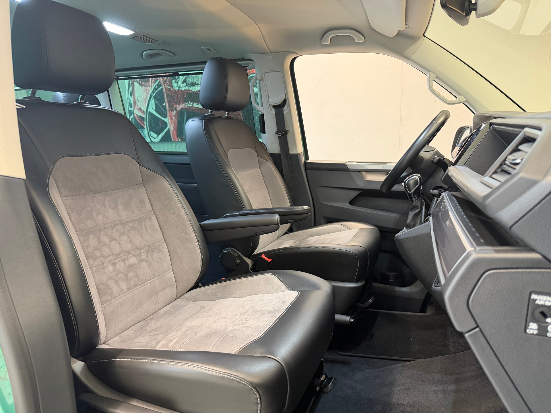 VW T6.1 Multivan 2.0 Bi-TDI Generation Six 4Motion DSG-image-19