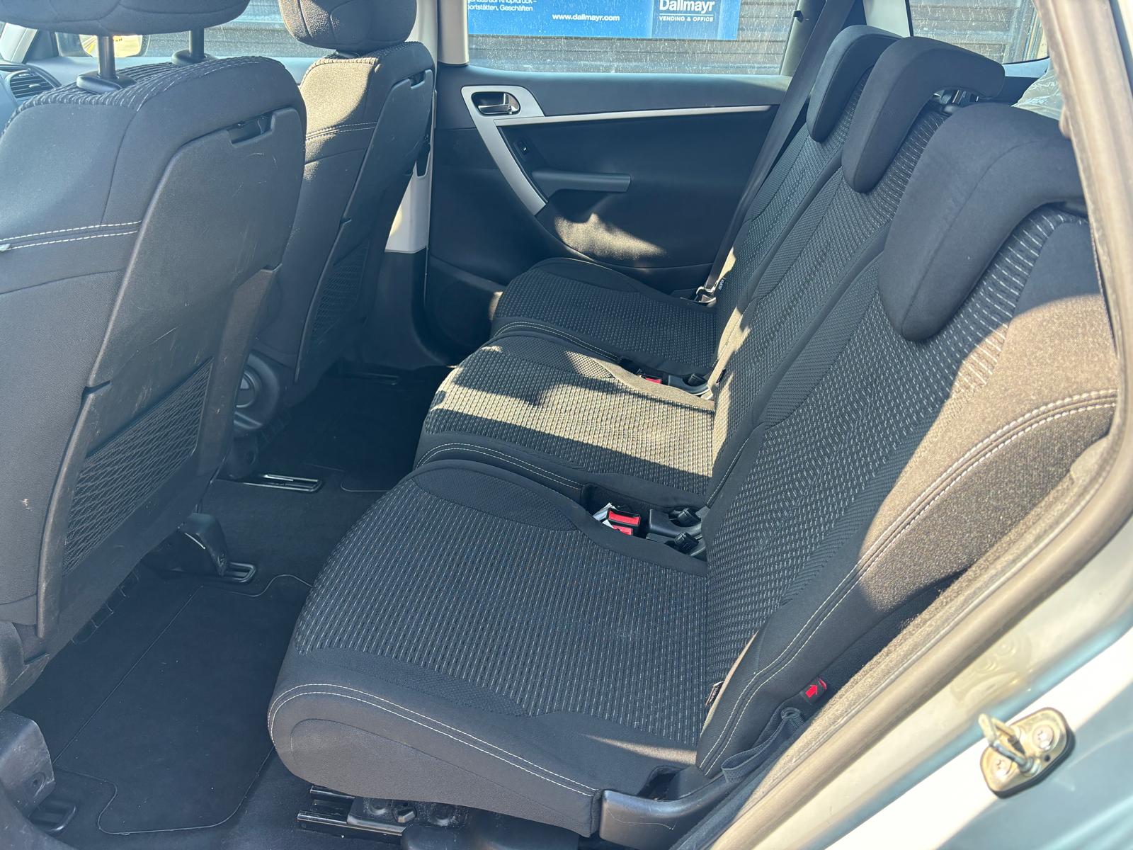 CITROEN C4 Picasso 1.6 HDI 16V Attraction EGS6-image-10