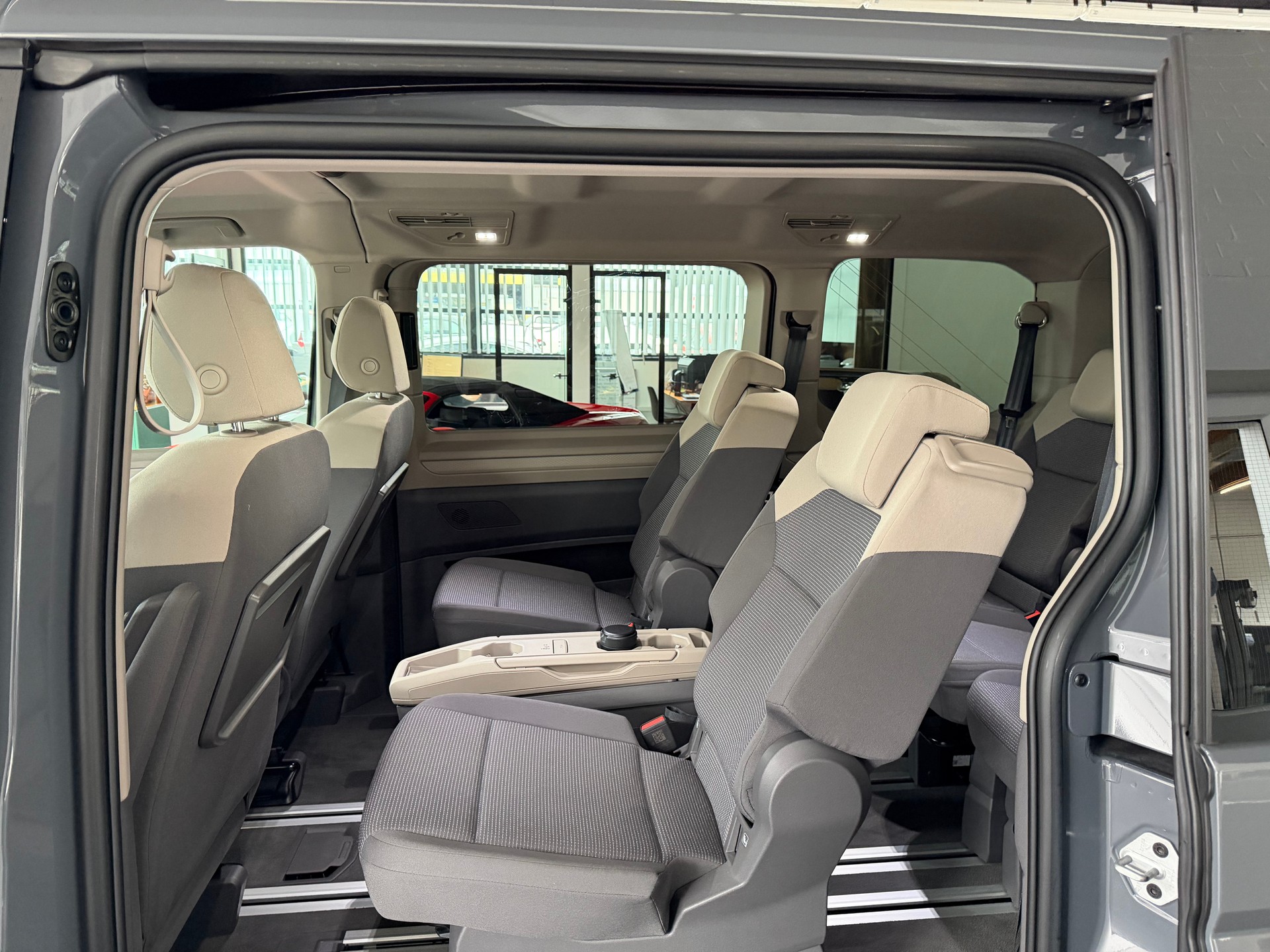 VW Multivan 2.0 TDI 150 PS DSG-image-11